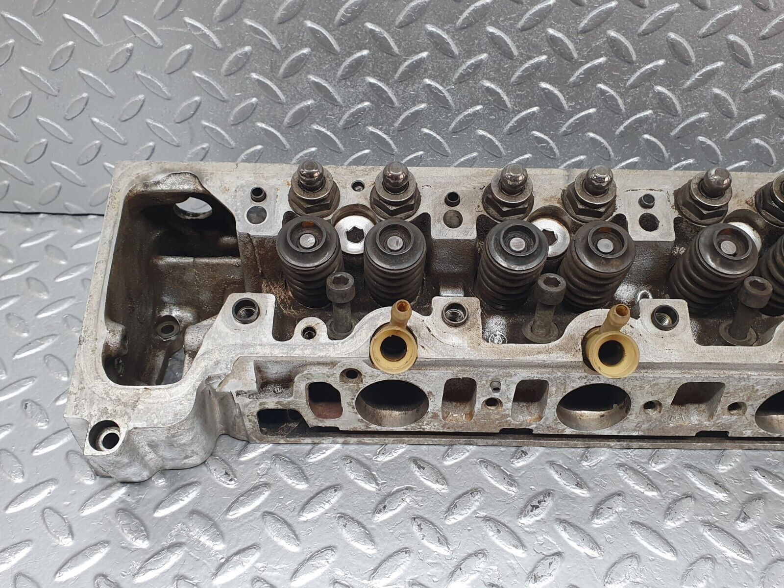 43839 Mercedes-Benz C126 380SEC Coupe Cylinder Head Left Side 1160163301