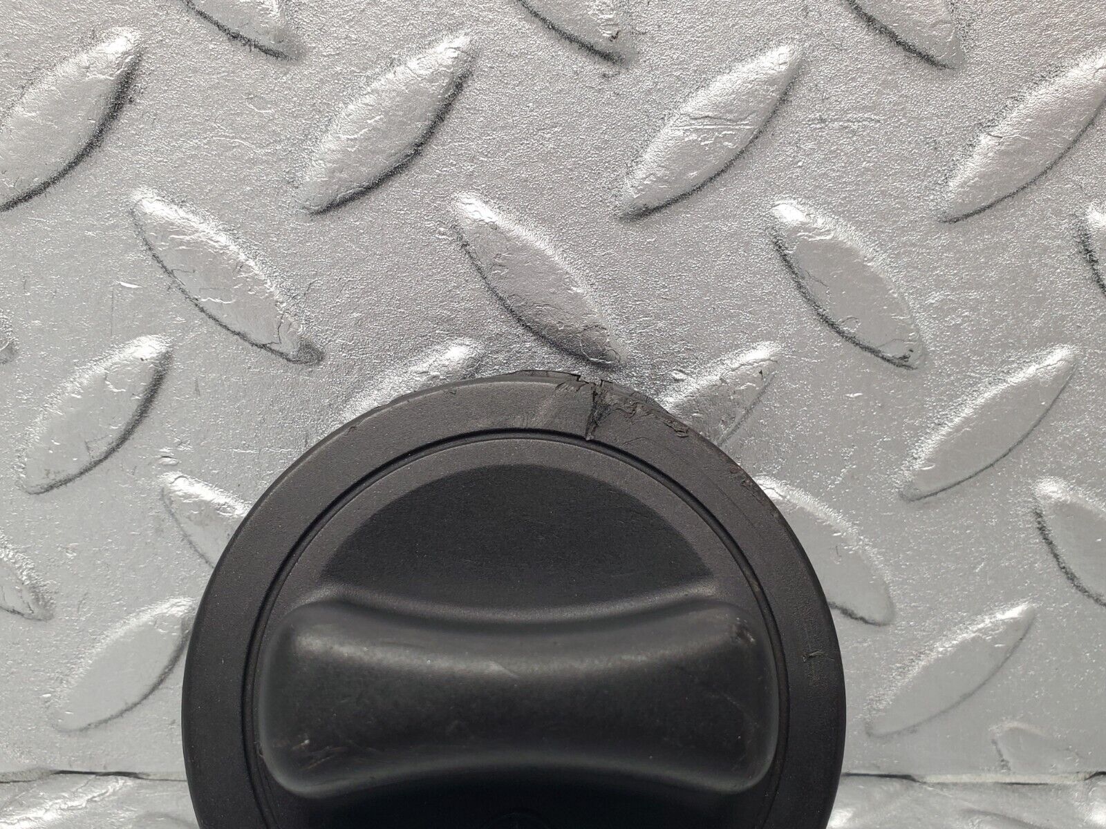 46110 Mercedes-Benz W220 S430 Fuel Tank Cap 2204700005