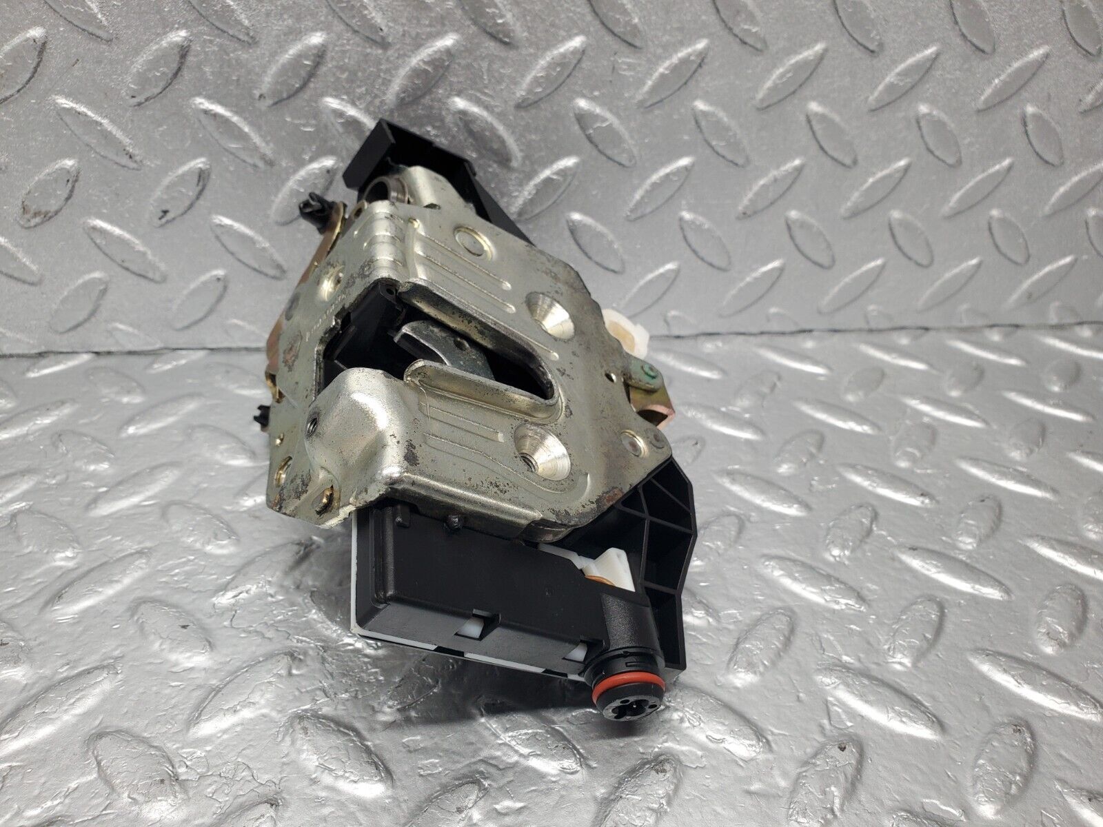 46749 Mercedes-Benz R129 320SL Coupe Right Door Lock Mechanism