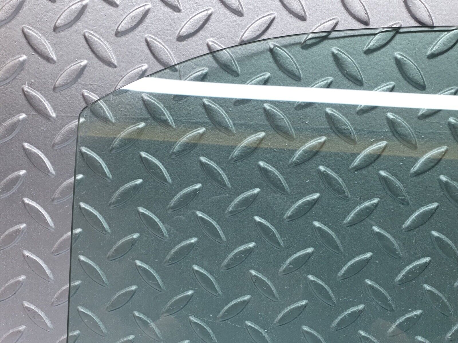 41991 Mercedes-Benz W202 C200 Rear Left Door Window Glass