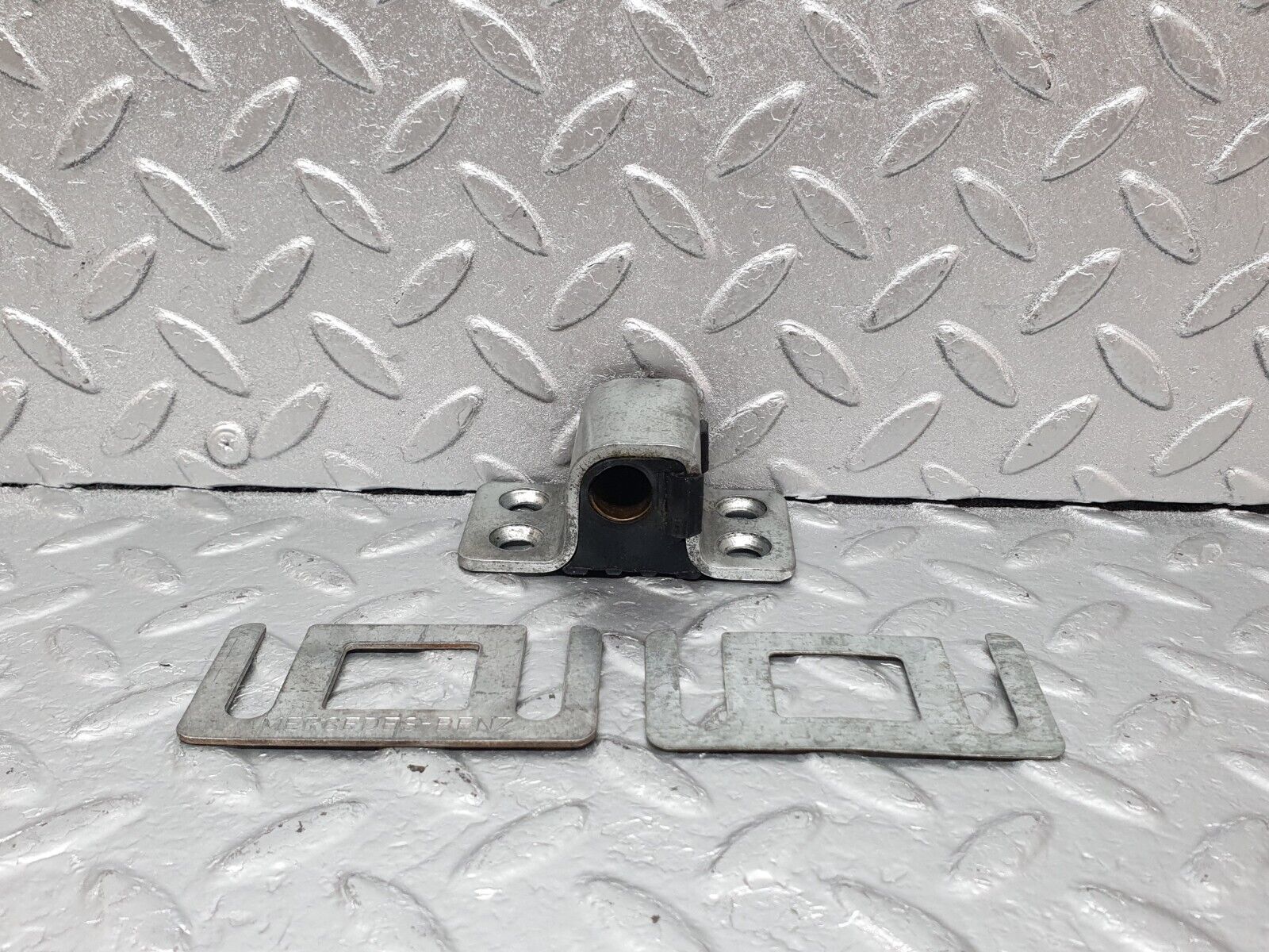 43979 Mercedes-Benz C123 230CE Coupe Right Door Lock Latch