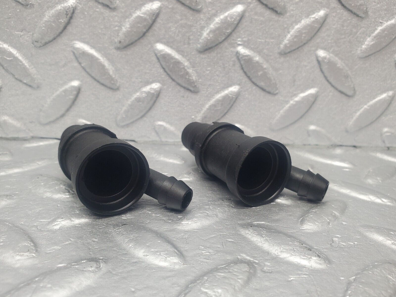 46039 Mercedes-Benz W126 420SE Fuel Injector Holder 2X