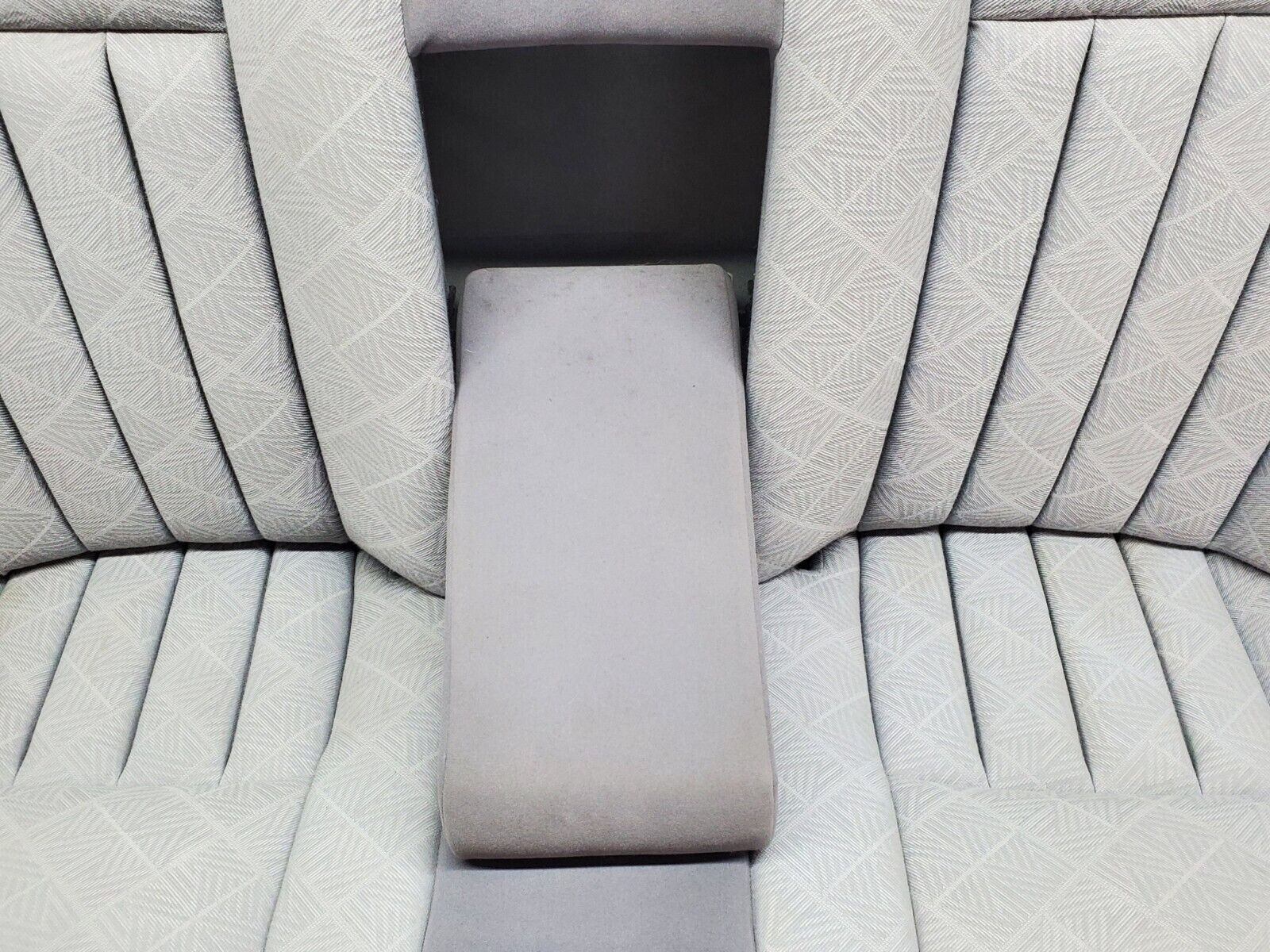 44738 Mercedes-Benz W124 220E Rear Seat 1249202216