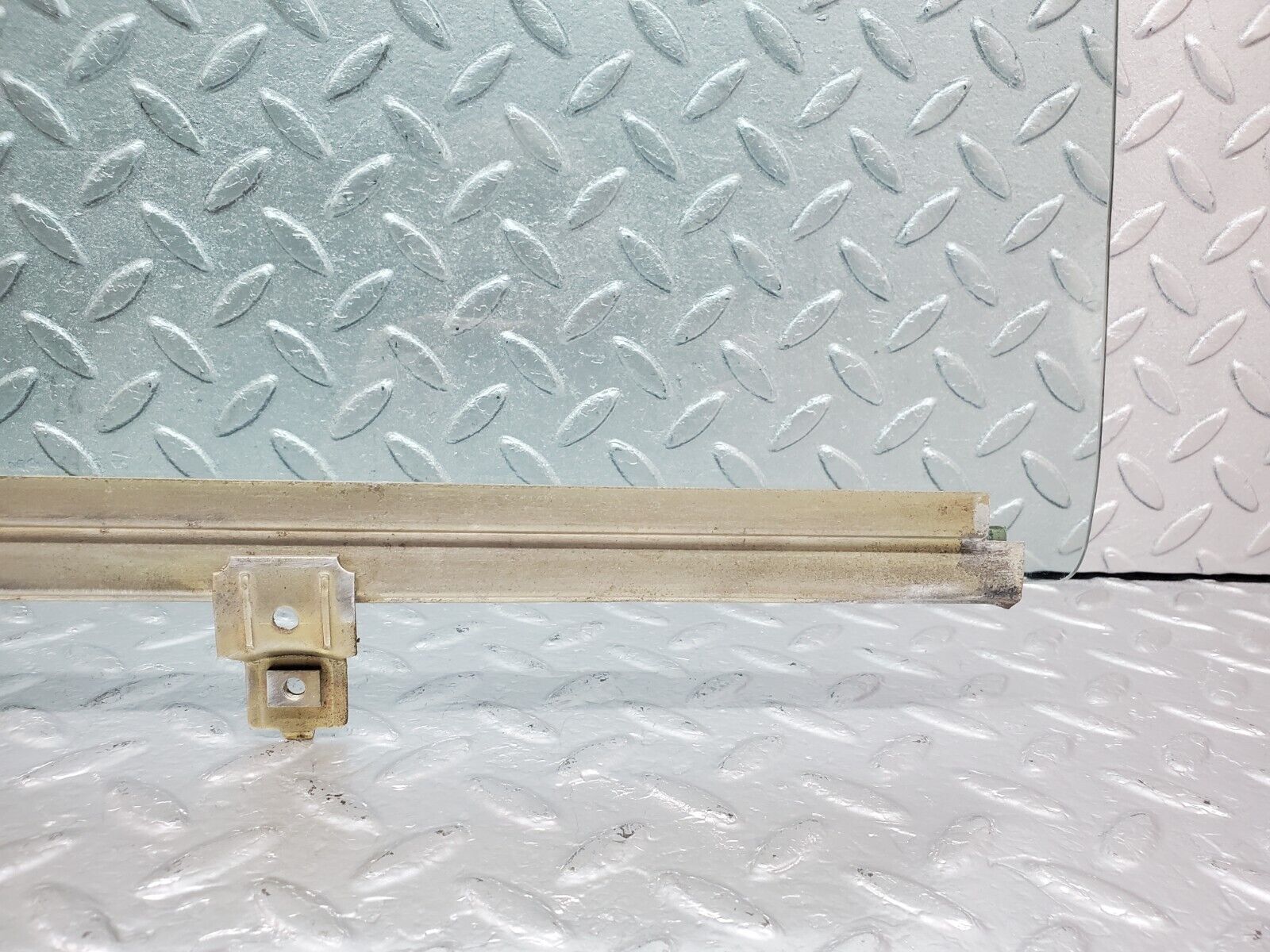 44366 Mercedes-Benz W123 280E Rear Right Door Window Glass