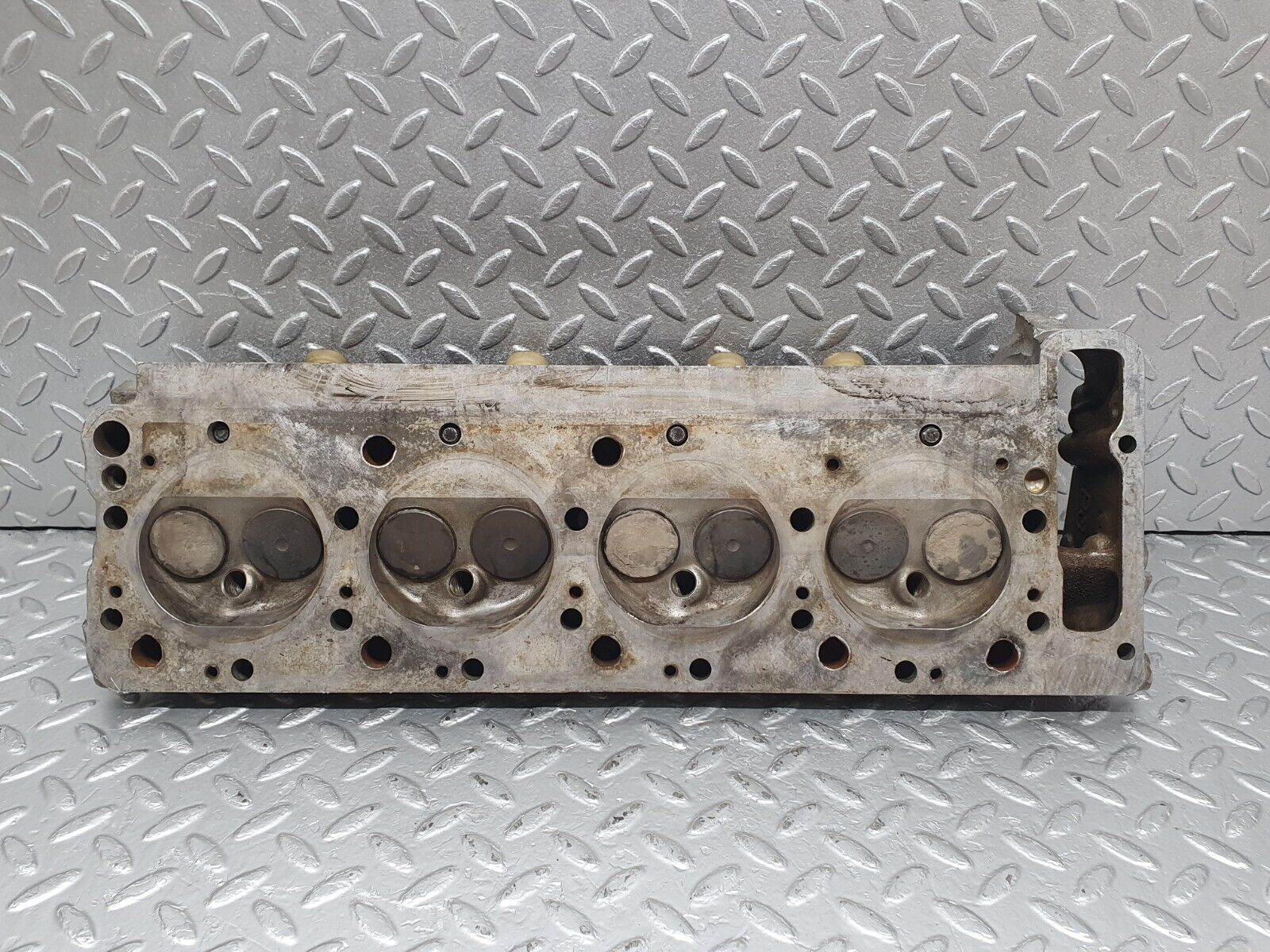43840 Mercedes-Benz C126 380SEC Coupe Cylinder Head Right Side 1160163401