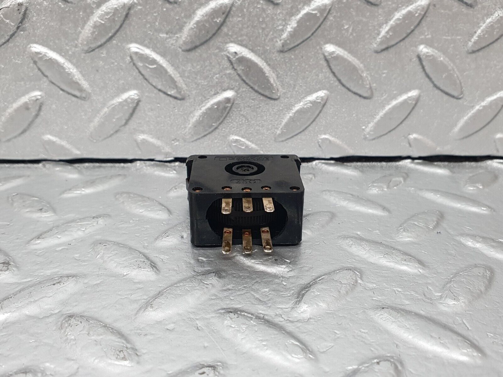 43654 Mercedes-Benz C126 380SEC Coupe Speaker Volume Control Switch