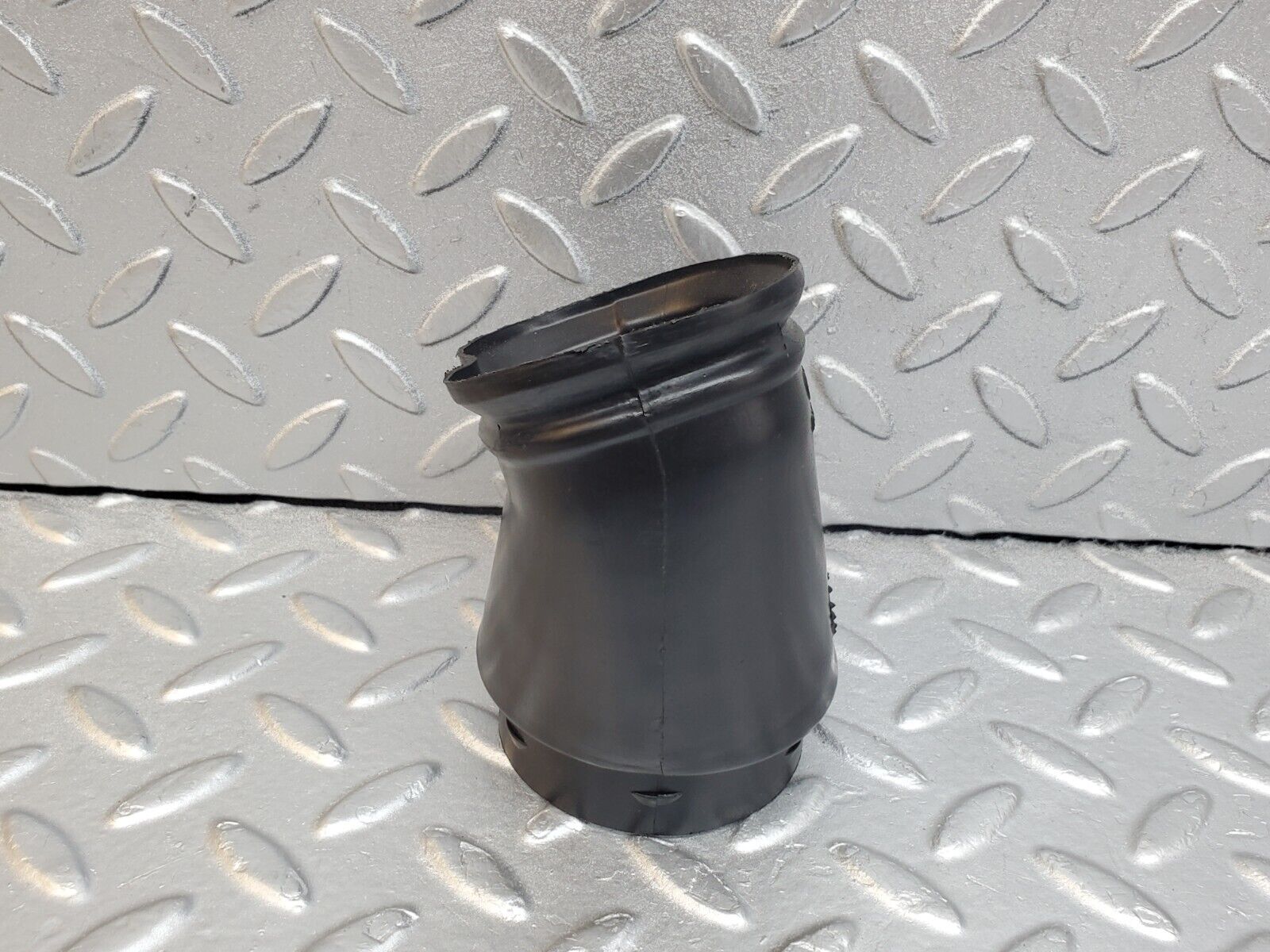 44725 Mercedes-Benz W124 220E Air Duct Left Side 1248311146