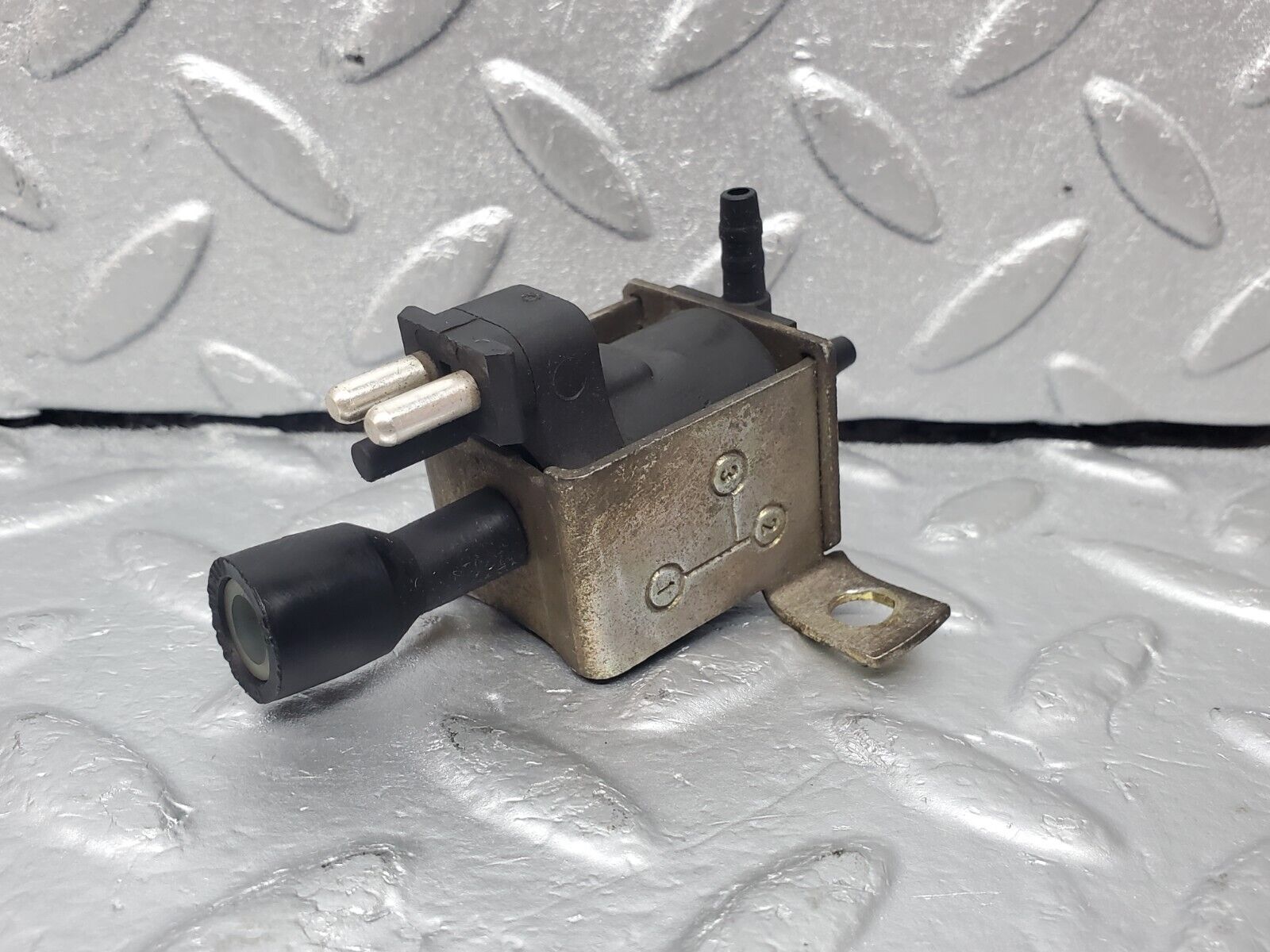 45540 Mercedes-Benz W126 420SE Vacuum Control Valve Pierburg 0015407097 7.21071.00