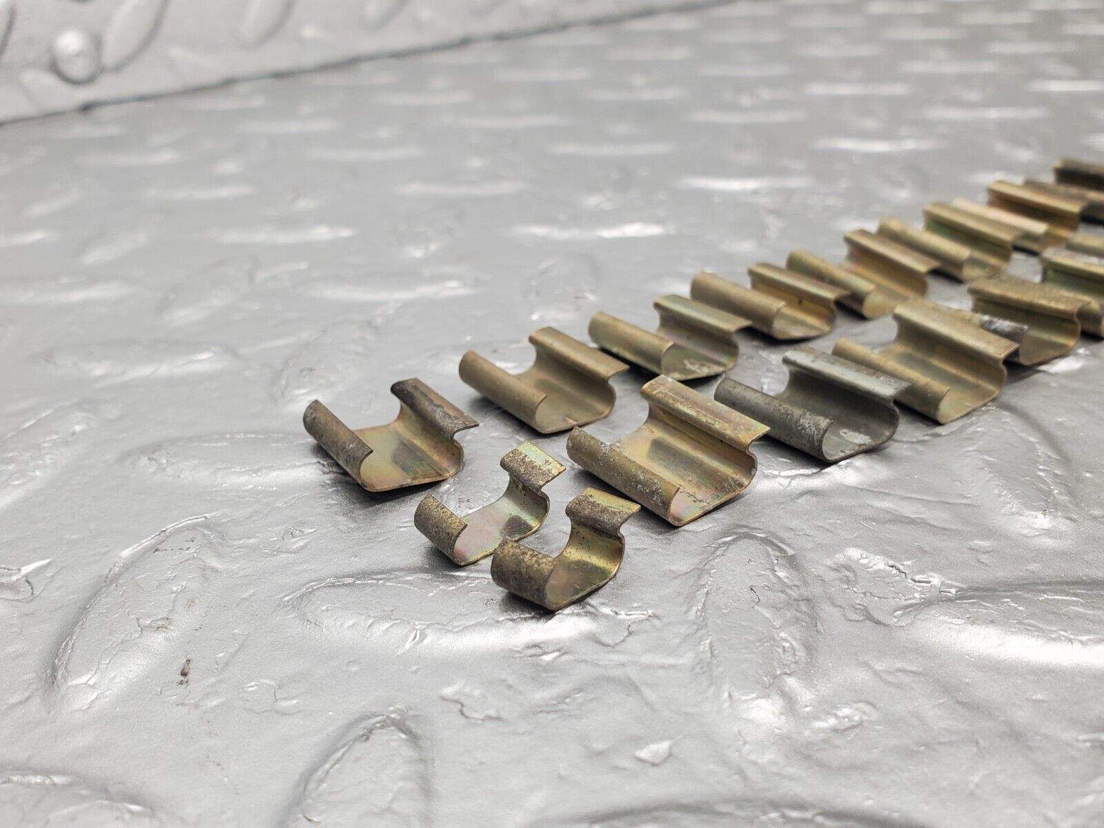 46080 Mercedes-Benz S123 200T Wagon Heater Box Blower Housing Clips