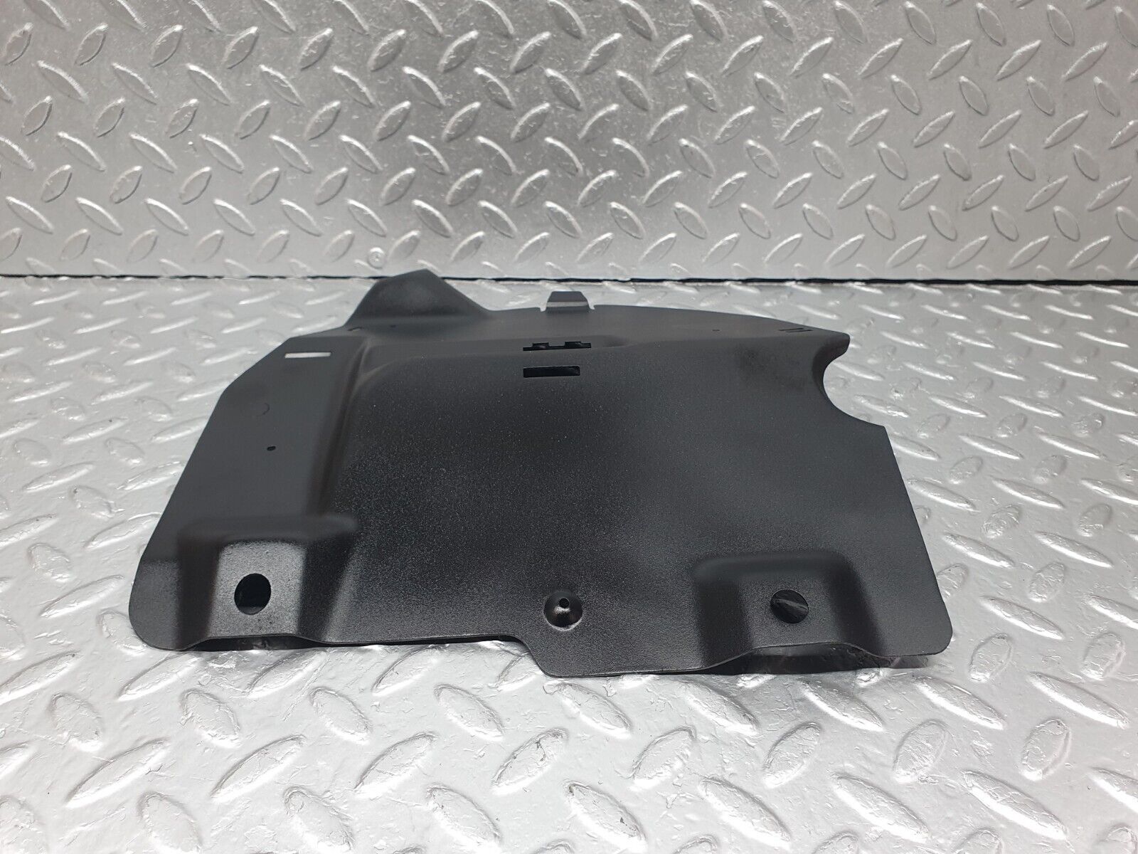 42806 Mercedes-Benz W201 190 2.0L Relay Bracket