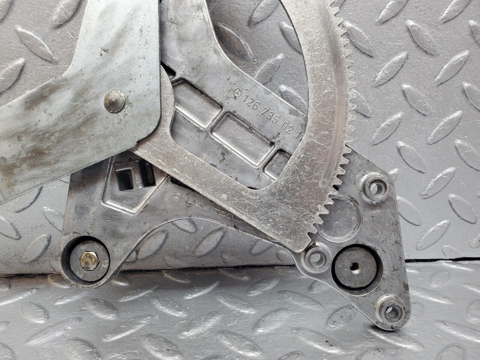 45712 Mercedes-Benz W126 420SE Rear Right Power Window Regulator 1267350211