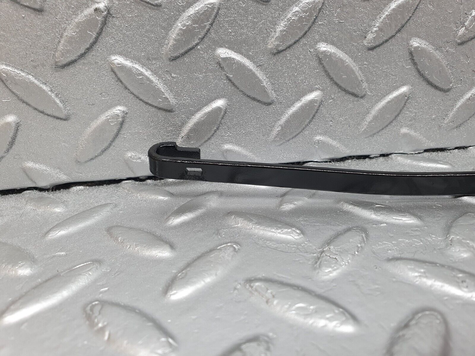 43704 Mercedes-Benz C126 380SEC Coupe Windscreen Wiper Arm Right Side Bosch