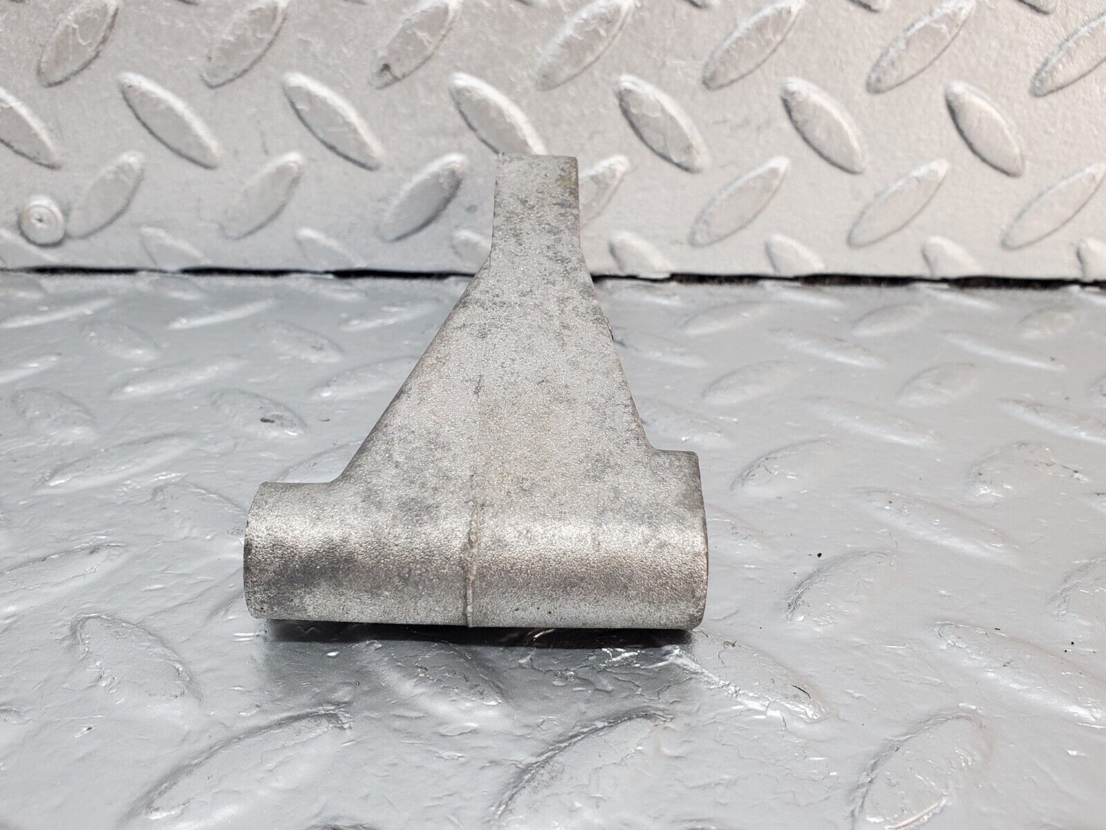 45415 Mercedes-Benz 280E M110.983 Power Steering Pump Bracket 1104663141