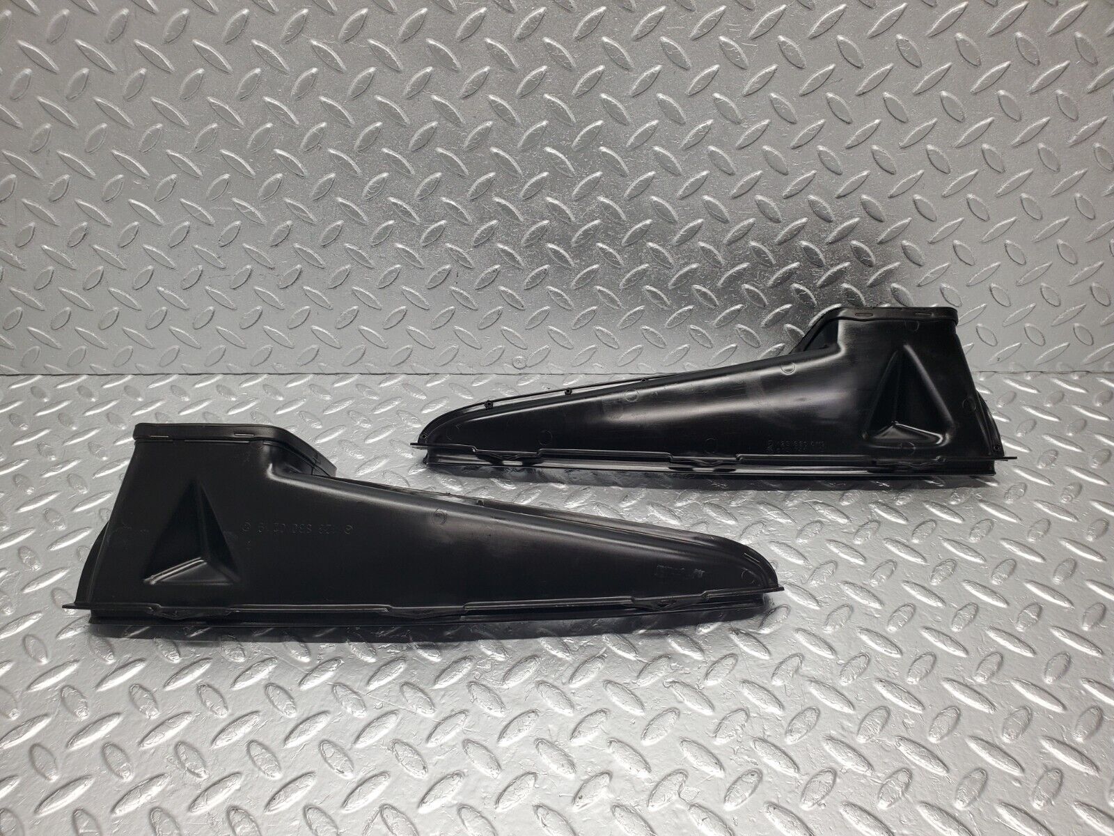 46506 Mercedes-Benz C123 280CE Coupe Air Duct Vent Pair 1238300219 1238300119