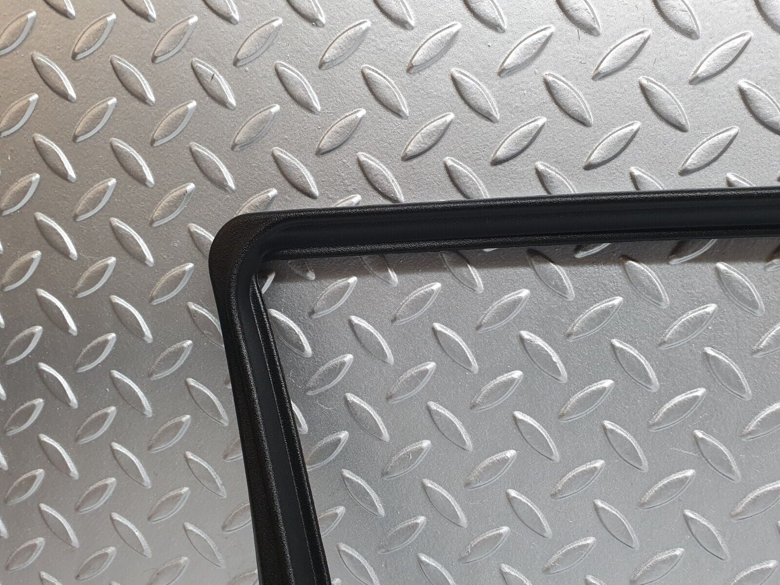 42087 Mercedes-Benz W202 C200 Front Left Door Window Frame Cover 2027250171