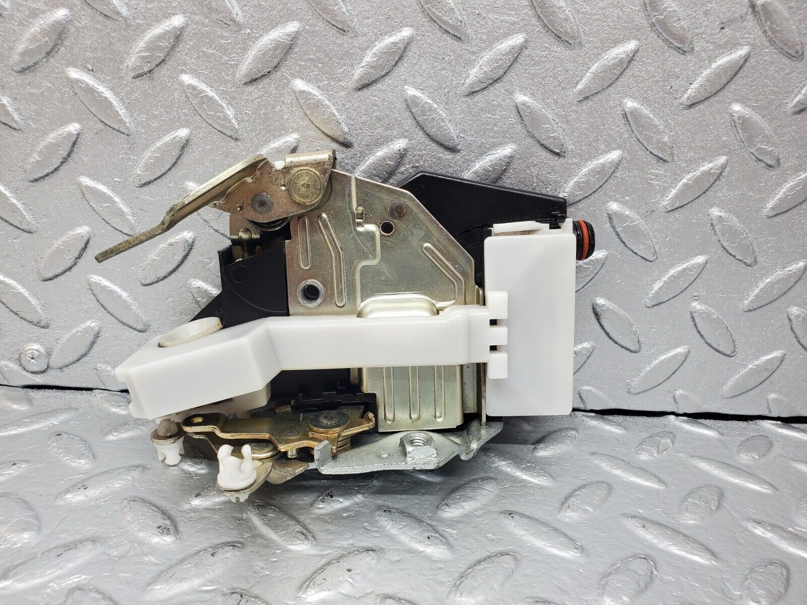 44993 Mercedes-Benz R129 300SL Coupe Left Door Lock Mechanism