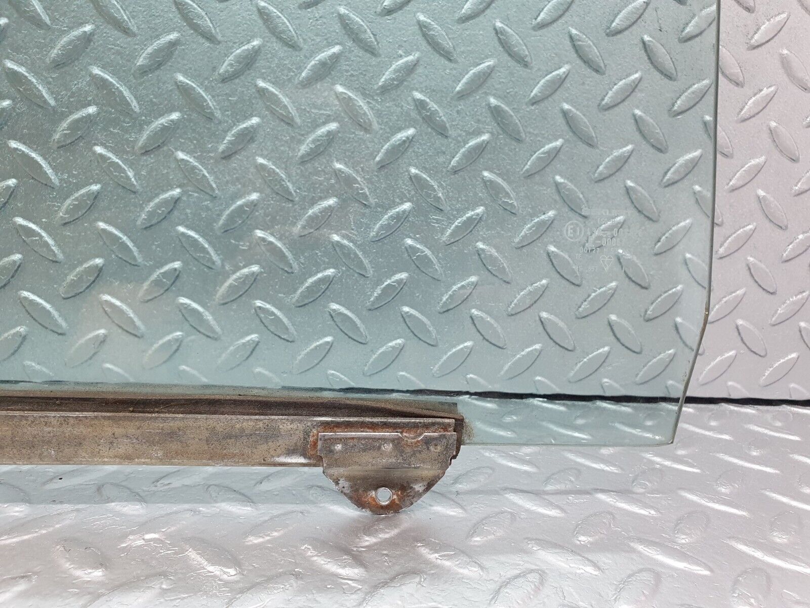 43220 Mercedes-Benz W108 280SE Rear Left Door Window Glass