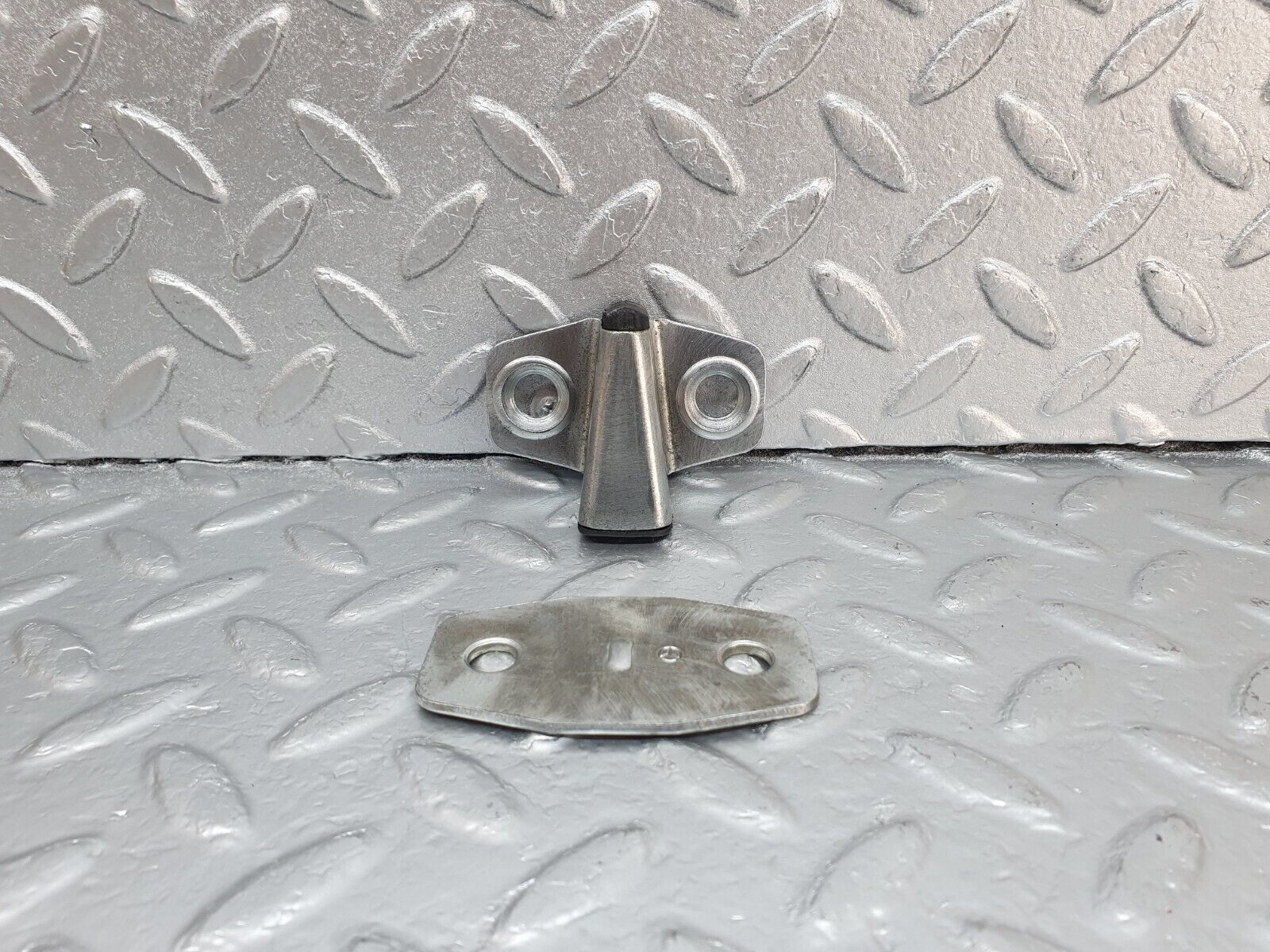 42891 Mercedes-Benz W201 190 2.0L Door Lock Latch