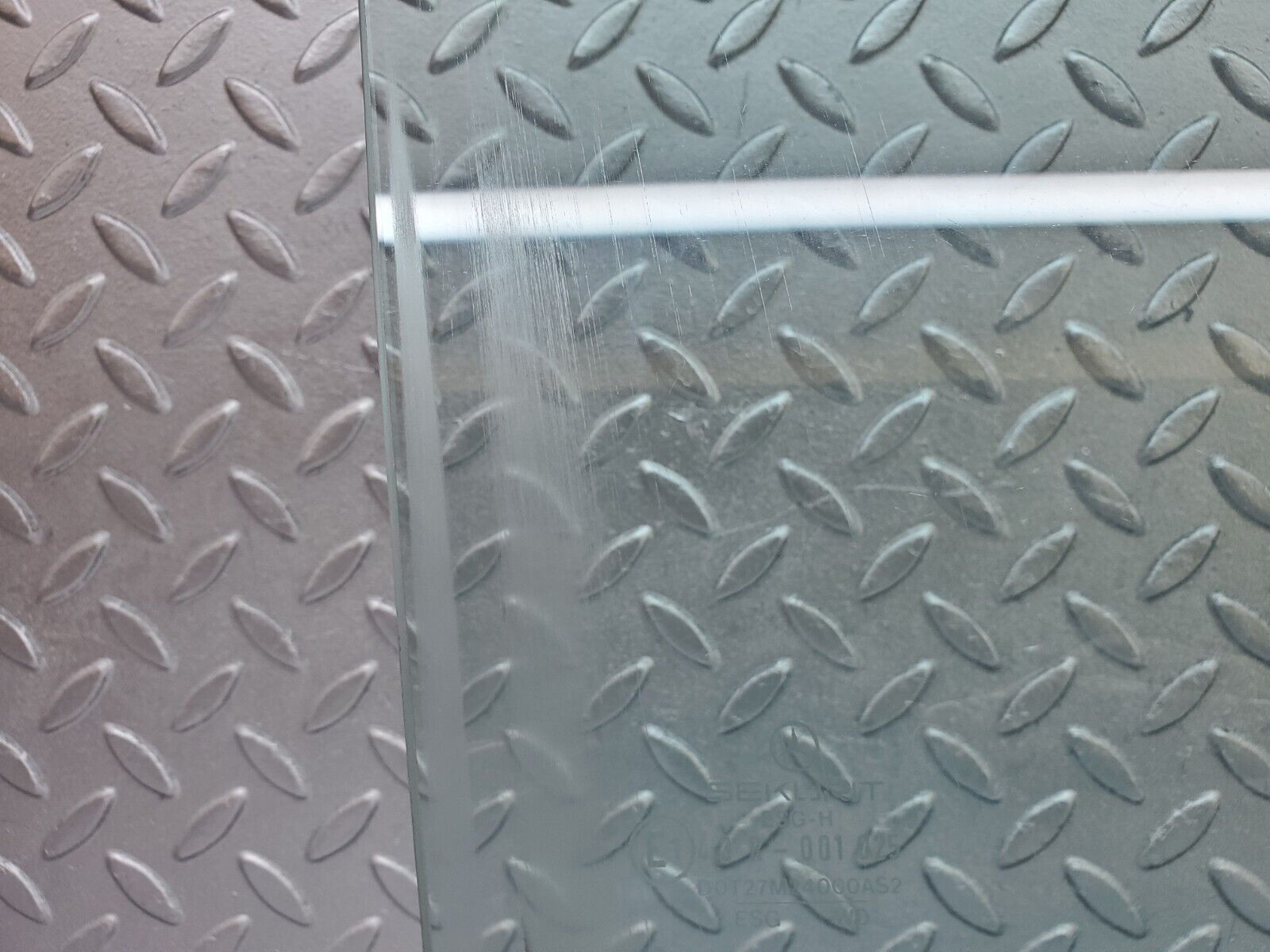 45800 Mercedes-Benz W126 420SE Front Right Door Window Glass