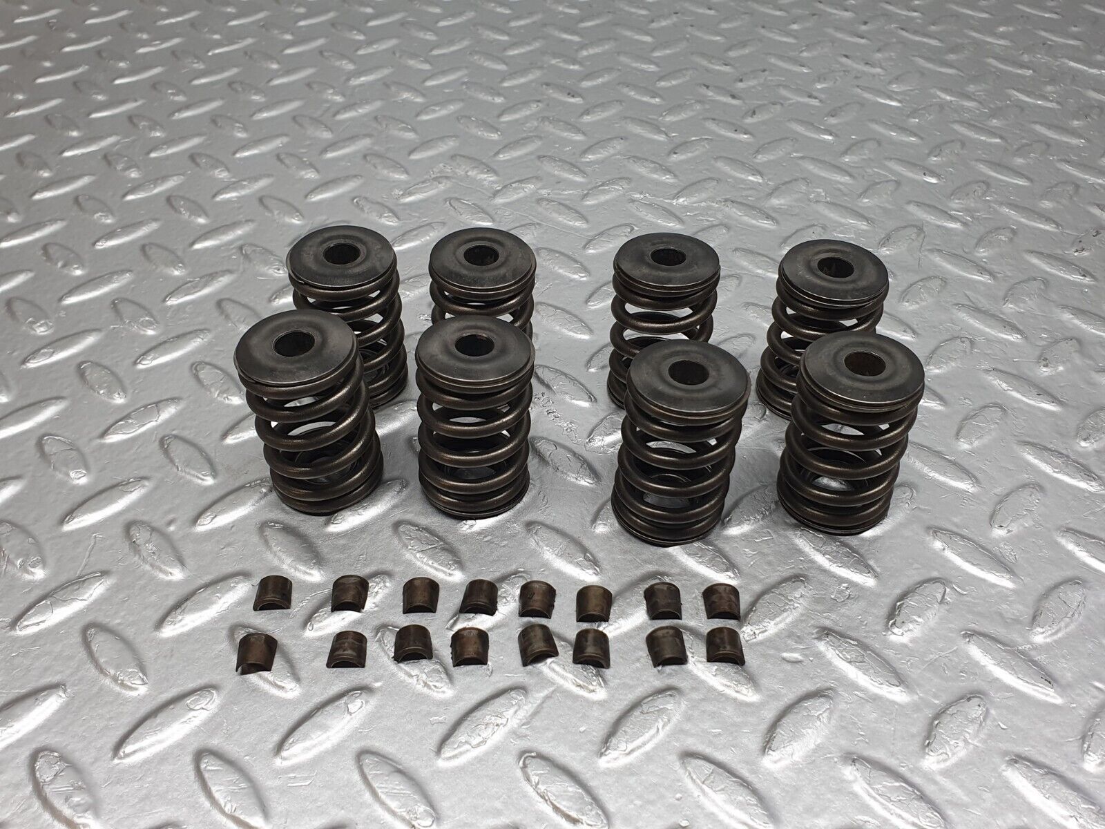 43080 Mercedes-Benz W123 Valve Springs Set 8 Pcs