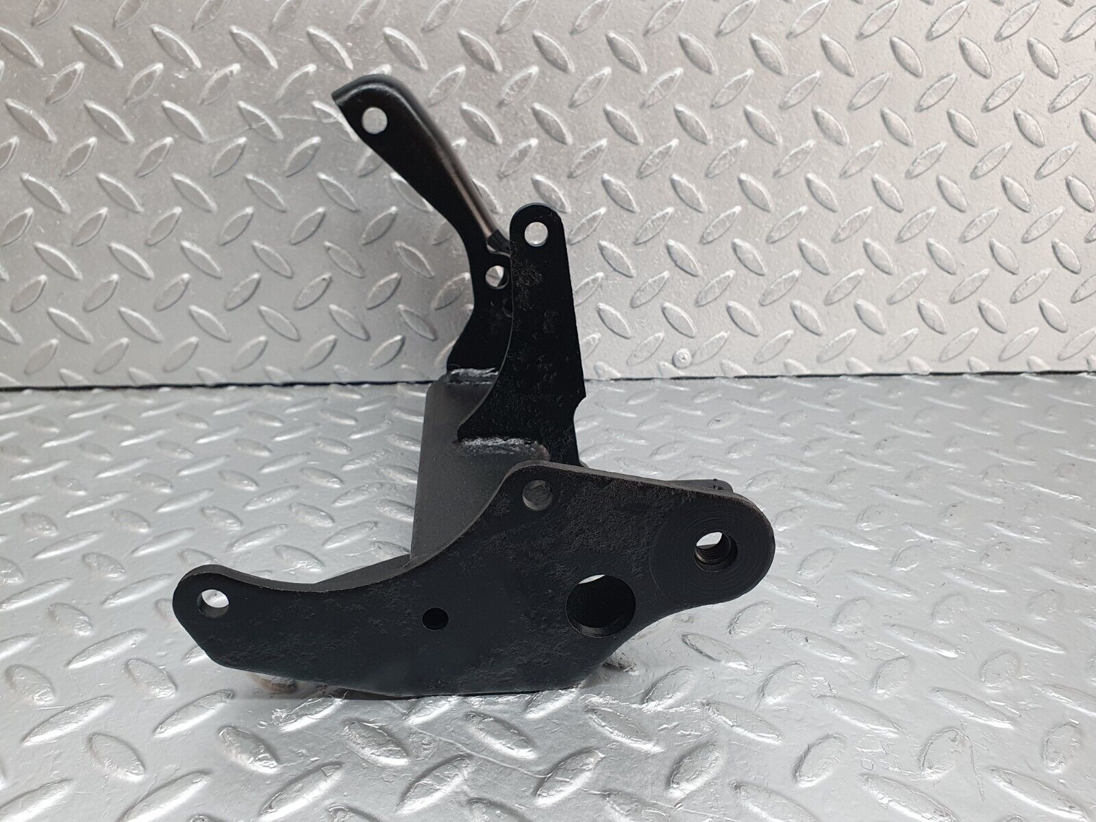 43723 Mercedes-Benz C126 380SEC Coupe Air Condition Compressor Mount Bracket