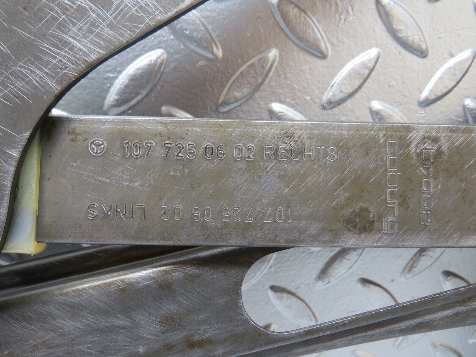 25075 Mercedes-Benz R107 C107 Front Right Manual Window Regulator 1077250602