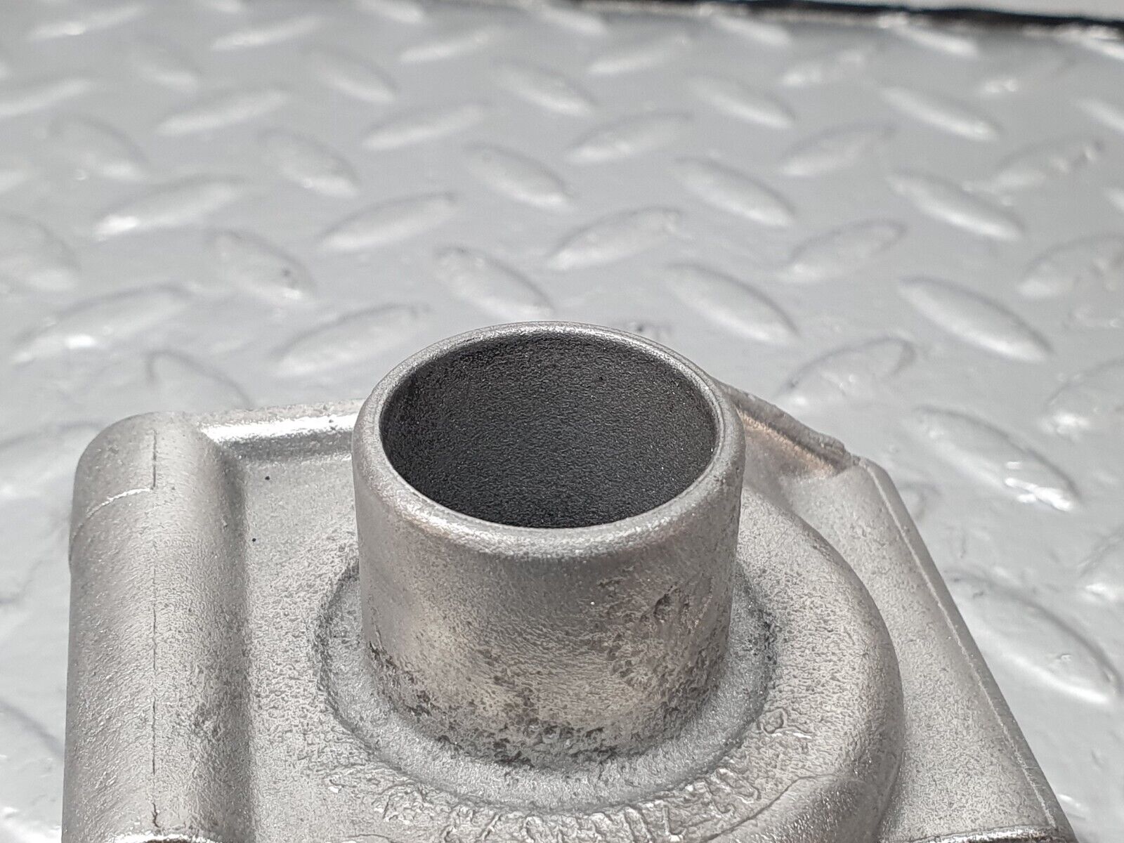 42827 Mercedes-Benz W201 190 2.0L Thermostat Housing 1022030373