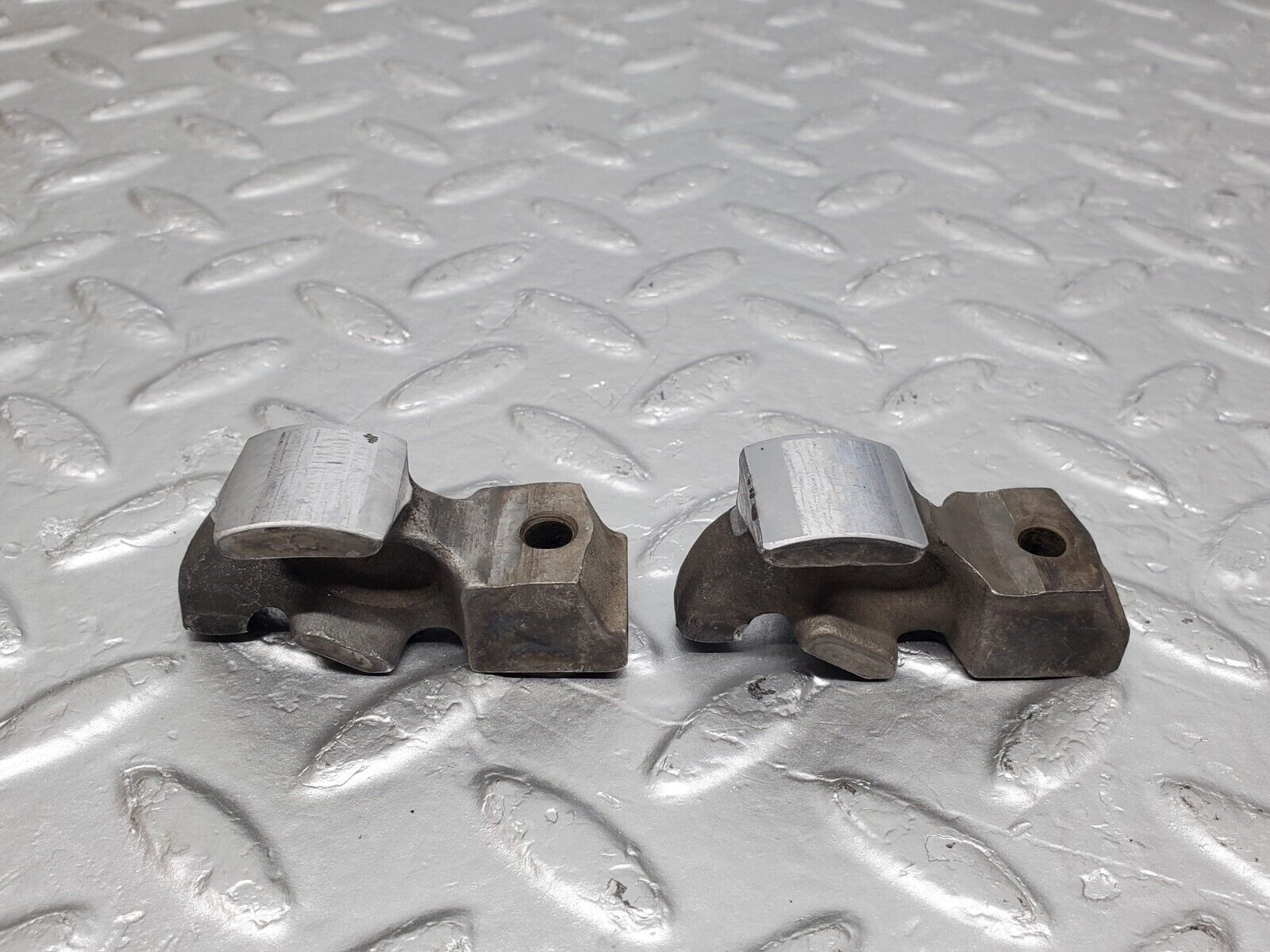 45476 Mercedes-Benz 280E M110.988 Valve Rocker Arm With Retaining Spring