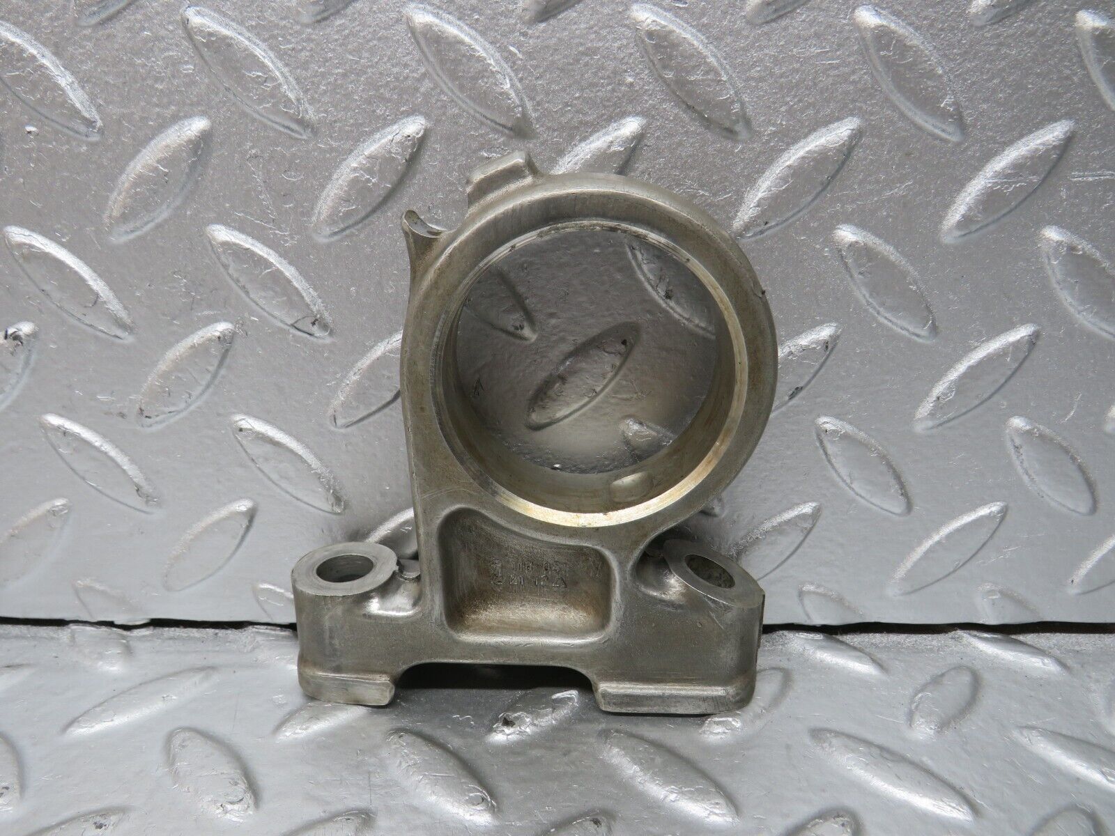 33091 Mercedes-Benz C107 R107 350 V8 Camshaft Tower Bearing 1160512112