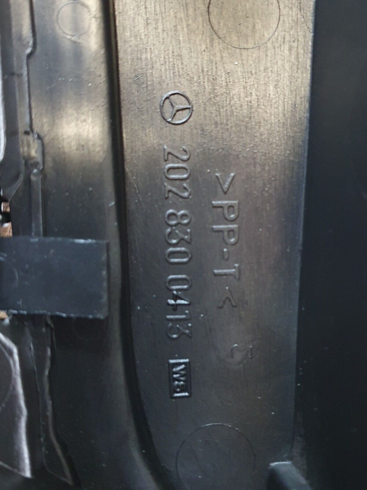 42002 Mercedes-Benz W202 C200 Water Drain 2028300413 2028300613