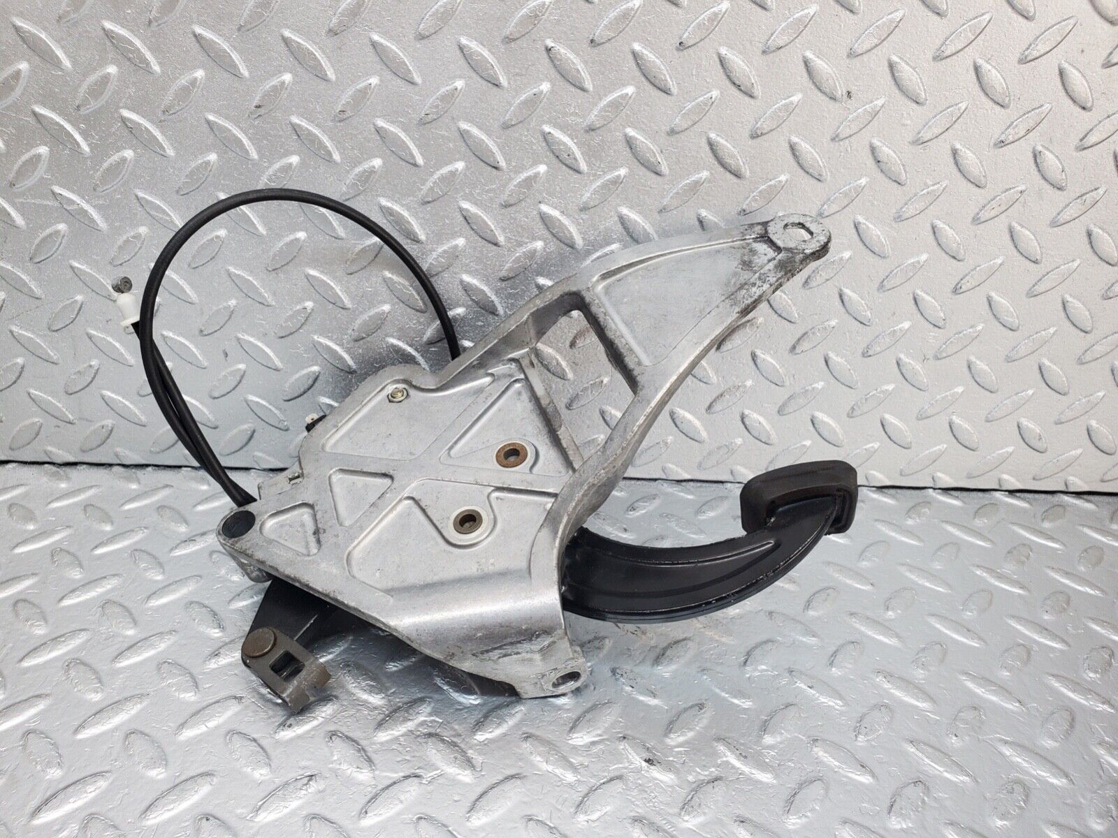 44590 Mercedes-Benz W124 220E Parking Brake Pedal 1244270736 1244270801