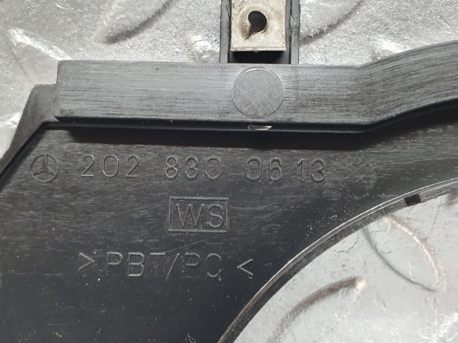 42002 Mercedes-Benz W202 C200 Water Drain 2028300413 2028300613