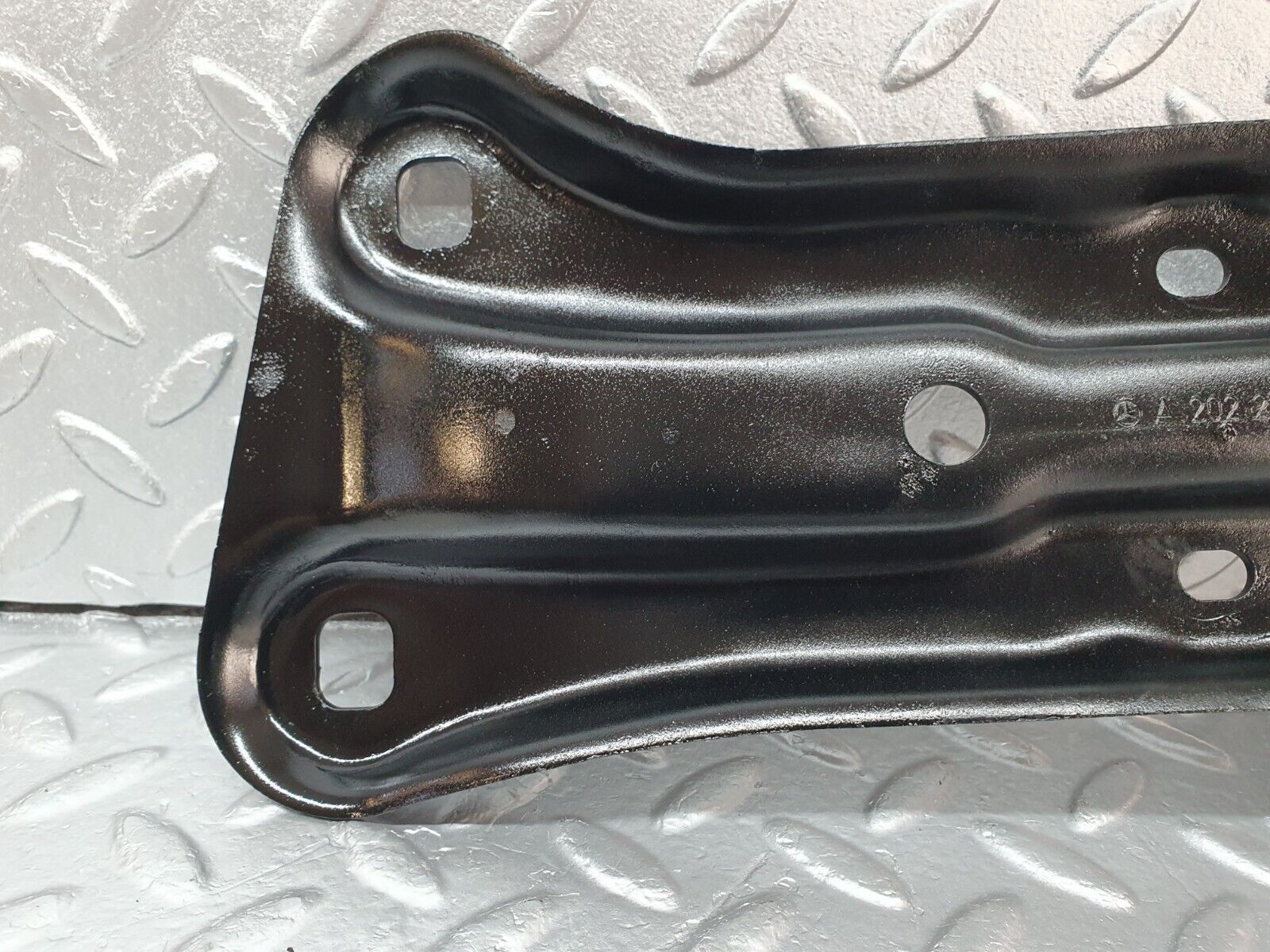 41950 Mercedes-Benz W202 C200 Gearbox Mount Bracket 2022420701