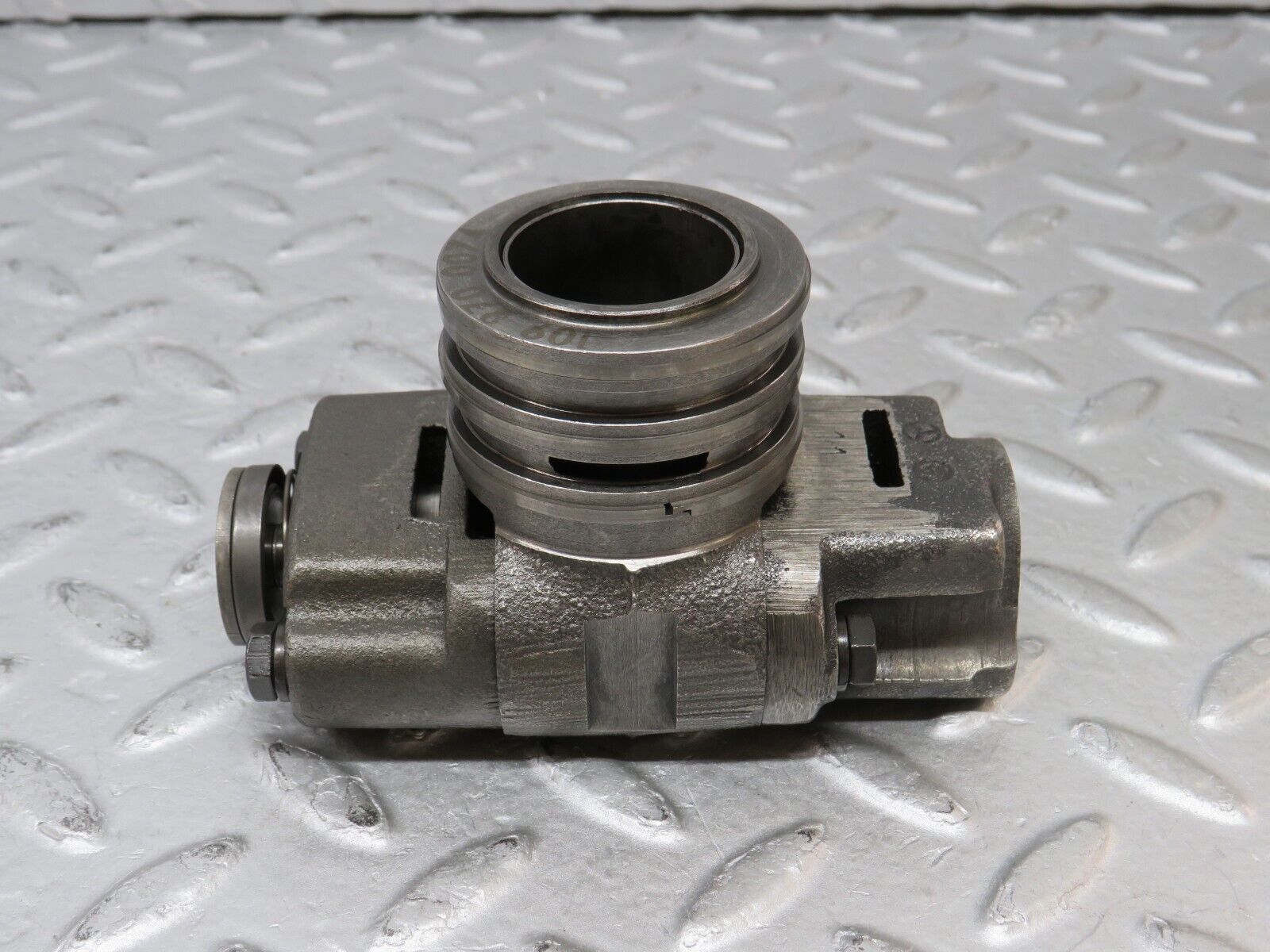 36431 Mercedes-Benz R107 450SL Automatic Gearbox Governor 1092700074 1152771305