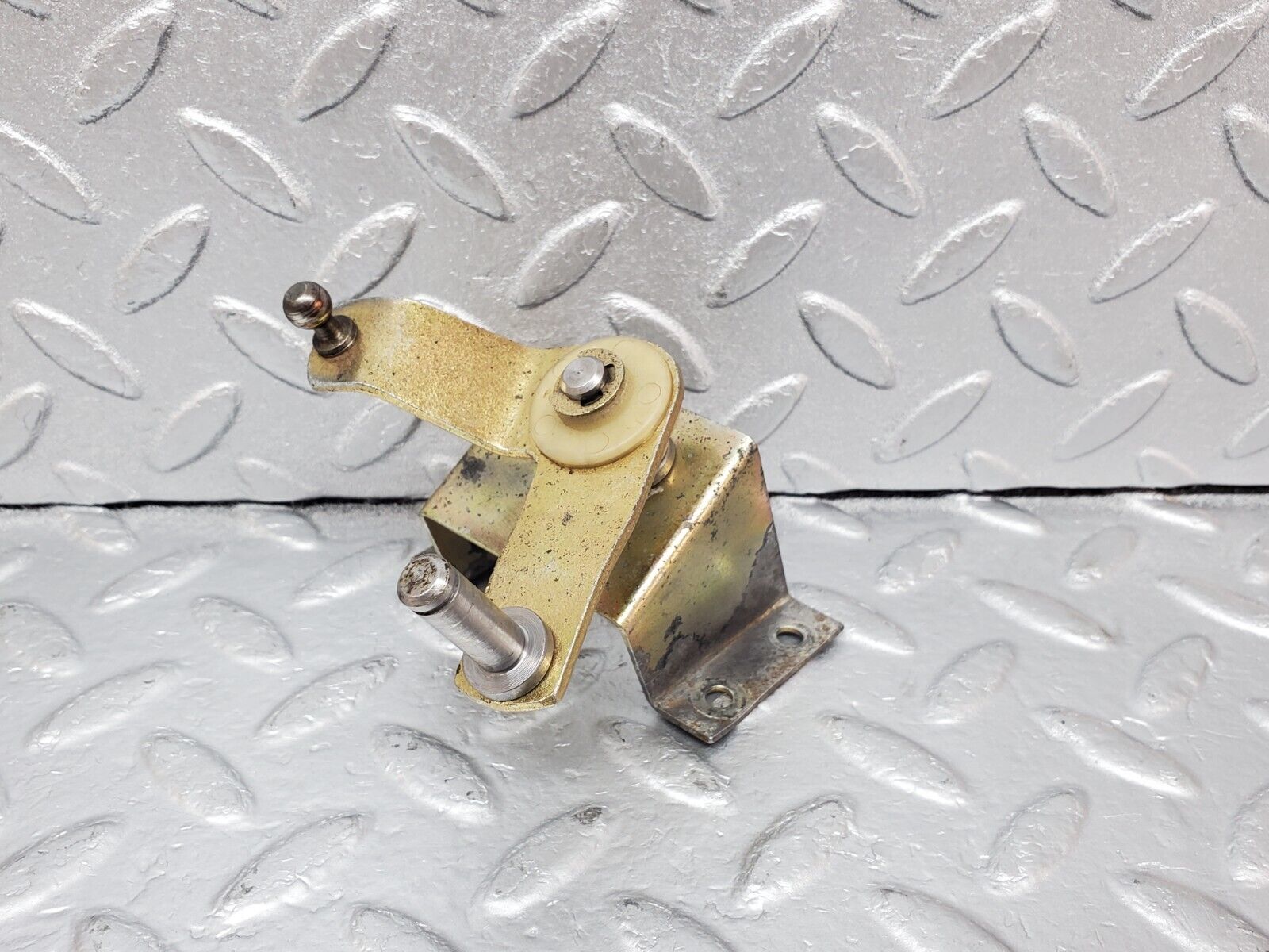 45782 Mercedes-Benz W126 420SE Throttle Linkage