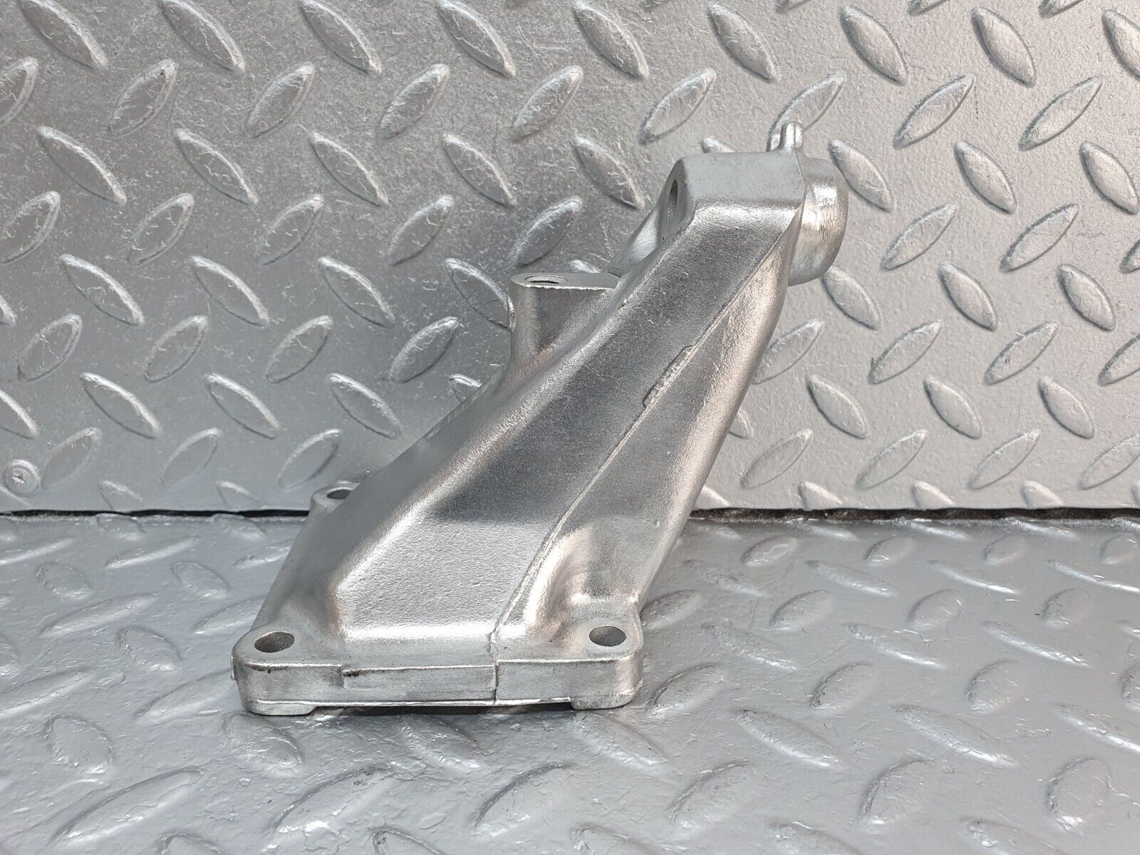 41889 Mercedes-Benz W202 C200 Engine Mount Bracket Left Side 1112230904