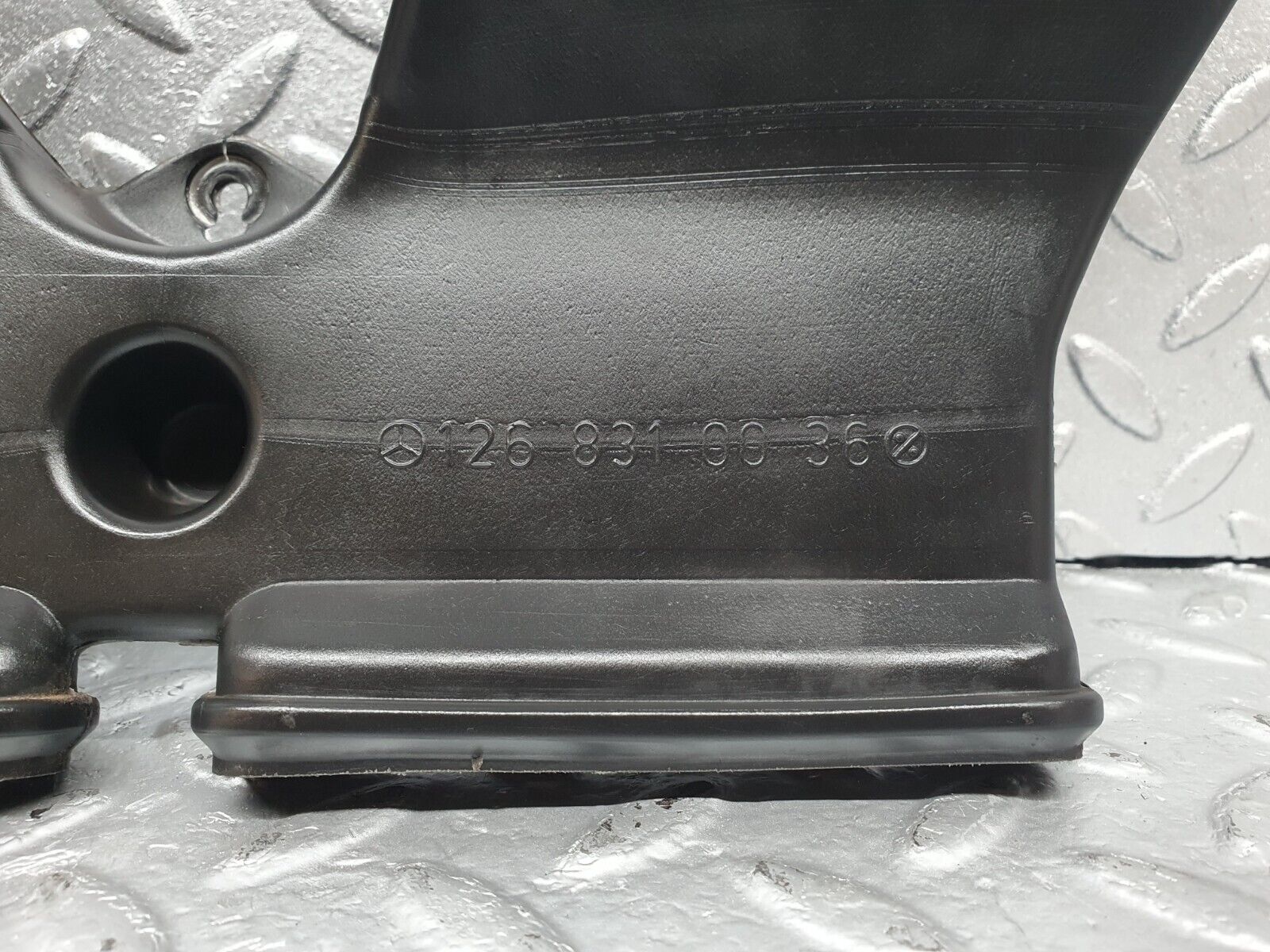 43504 Mercedes-Benz C126 380SEC Coupe Dashboard Centre Air Vent 1268310036