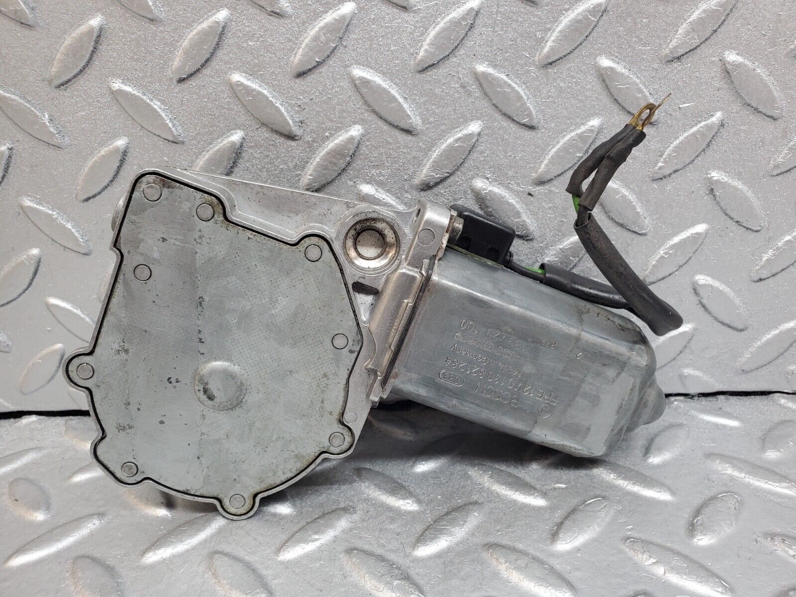 44796 Mercedes-Benz W124 220E Window Regulator Motor Left Bosch 0130821284