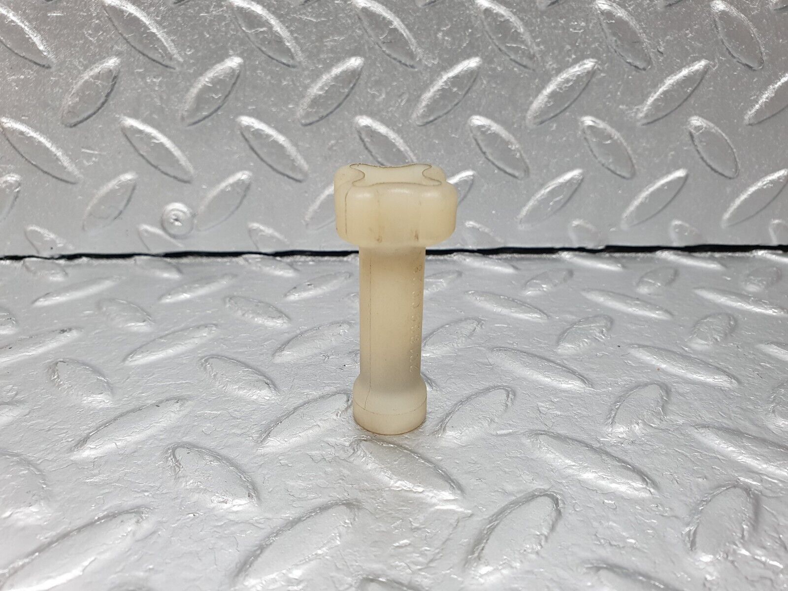 41677 Mercedes-Benz W124 200E Windscreen Washer Reservoir Holder 2018690028