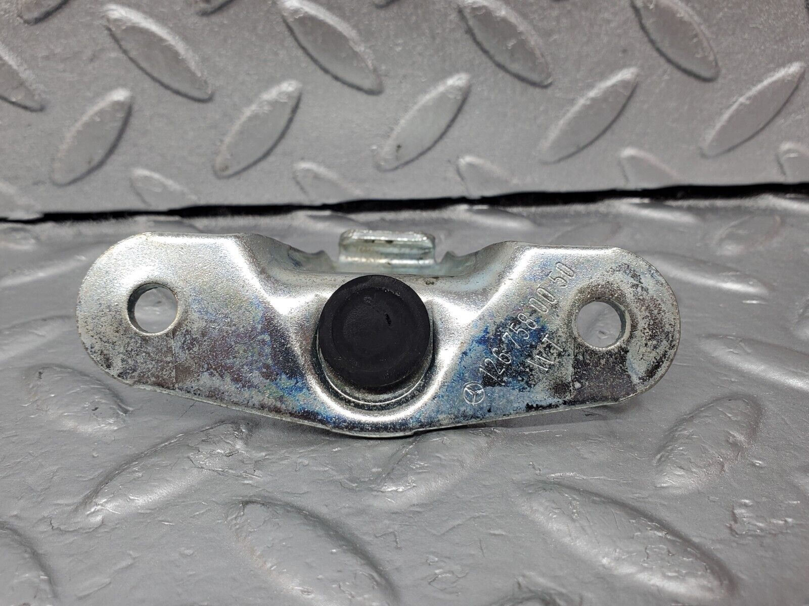 45650 Mercedes-Benz W126 420SE Trunk Lock Latch 1267580050