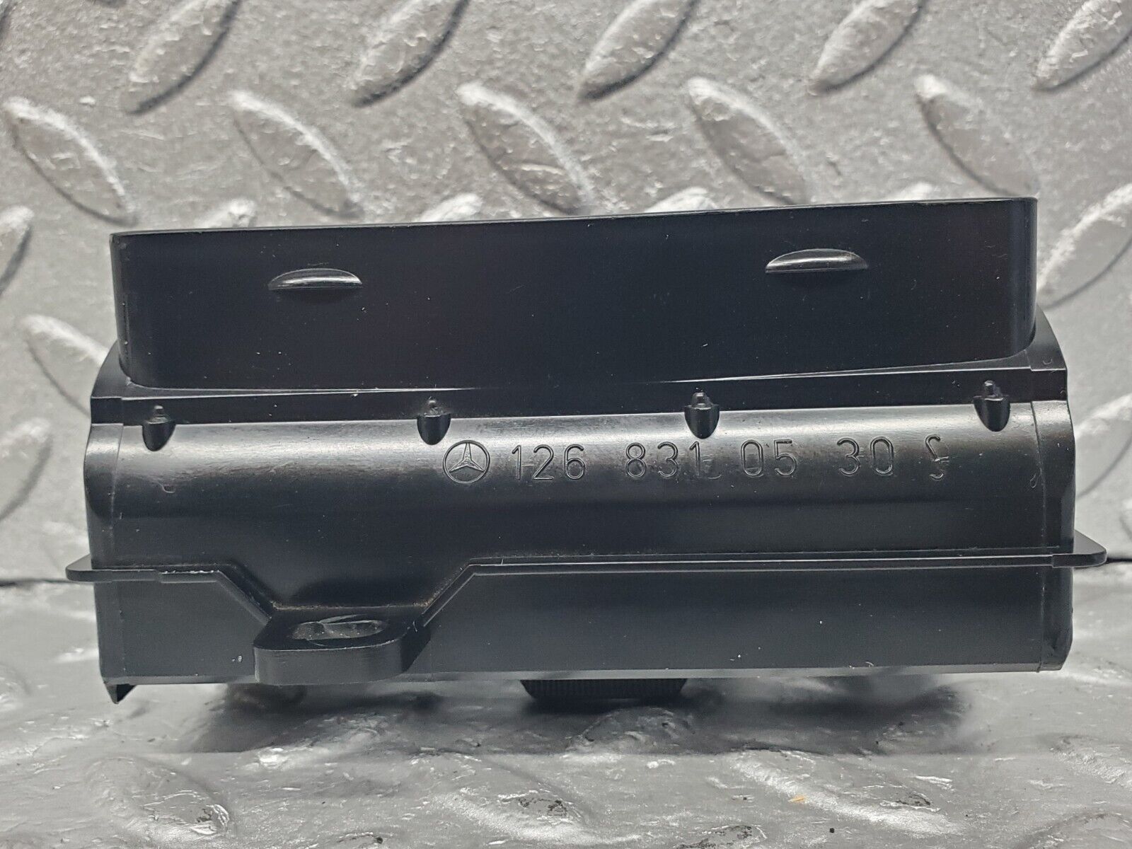 45965 Mercedes-Benz W126 420SE Dashboard Air Vent Left Side 1268310530