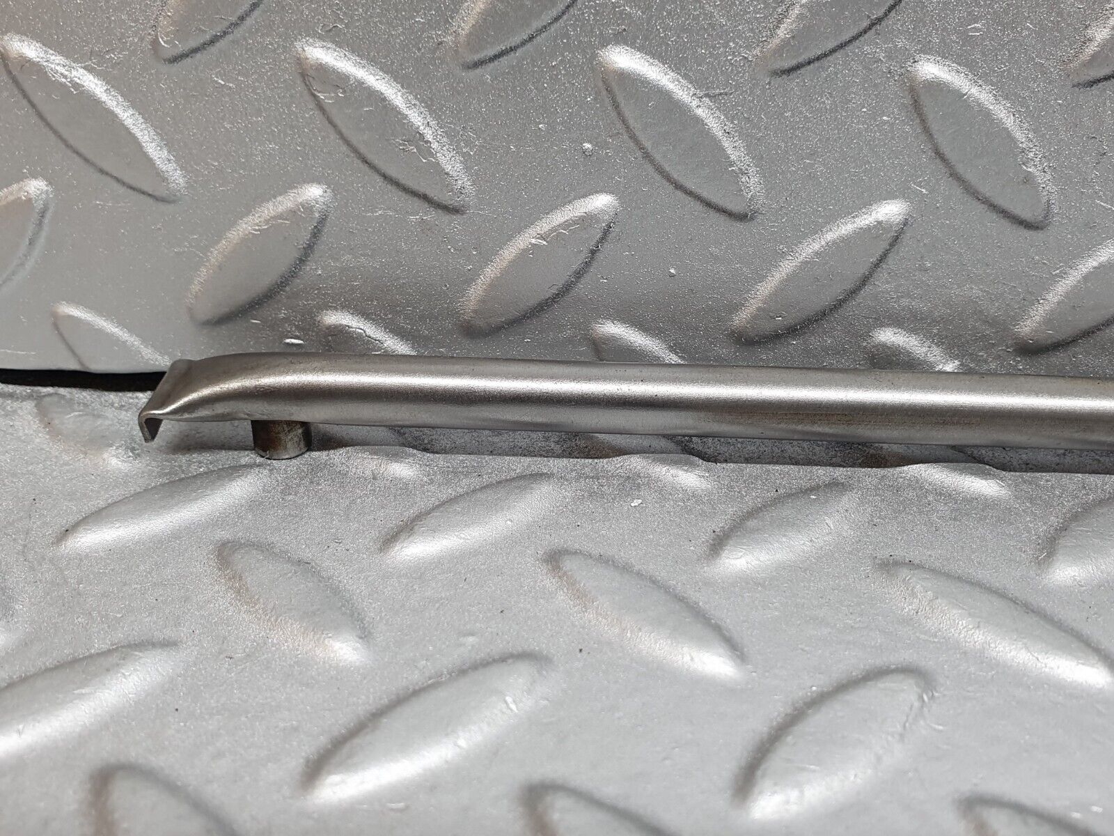 43072 Mercedes-Benz W123 Camshaft Oil Tube