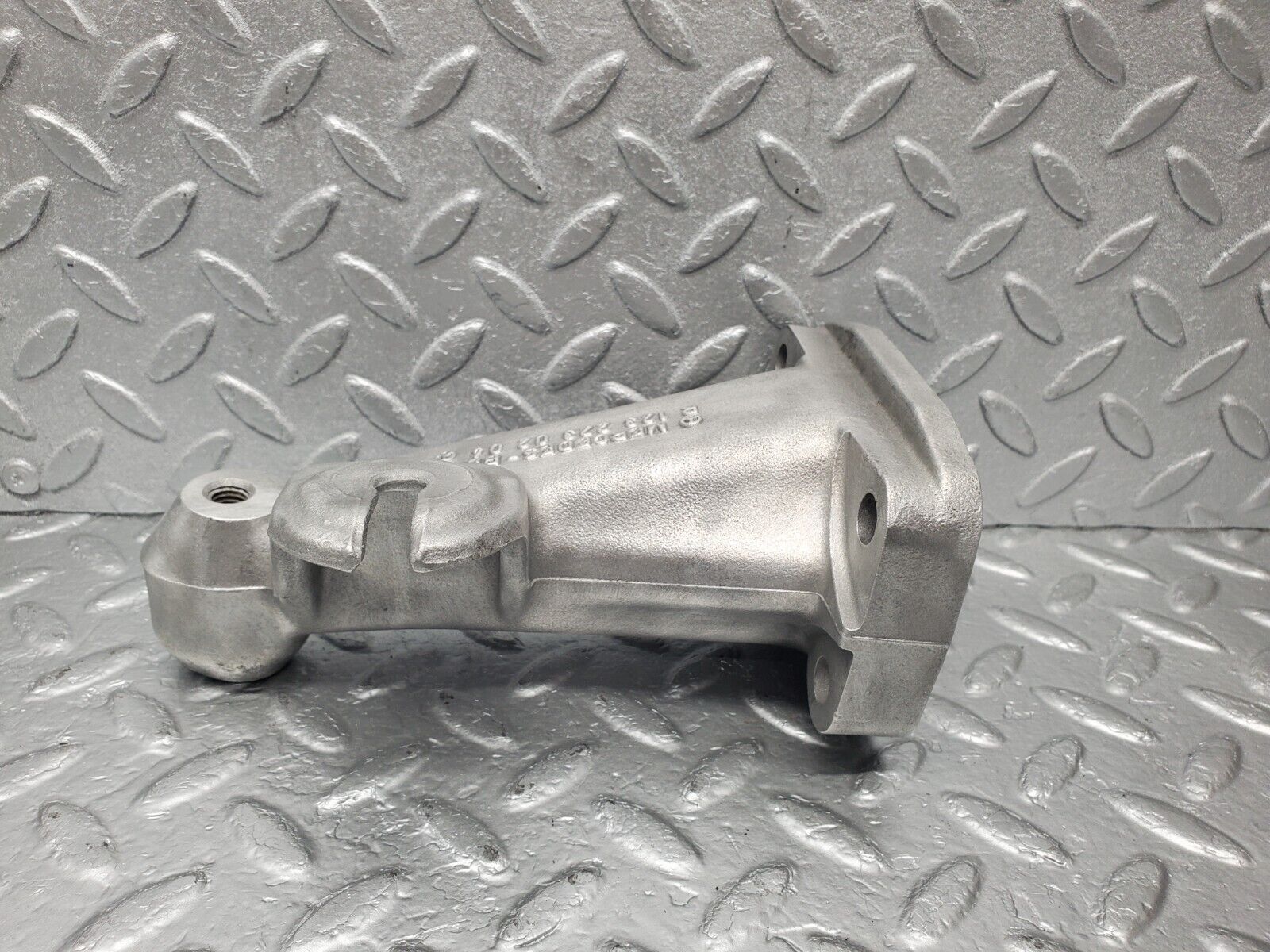 46649 Mercedes-Benz C123 280CE Coupe Engine Mount Bracket Left Side 1232230204