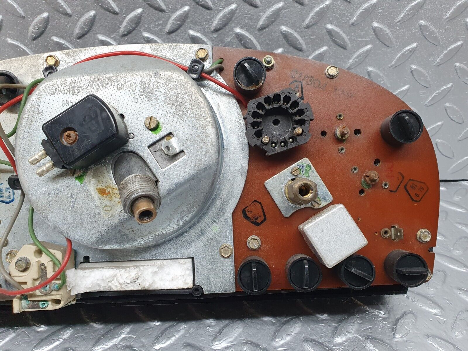 43103 Mercedes-Benz C107 450SLC Coupe Instrument Cluster 87001021 1075423701