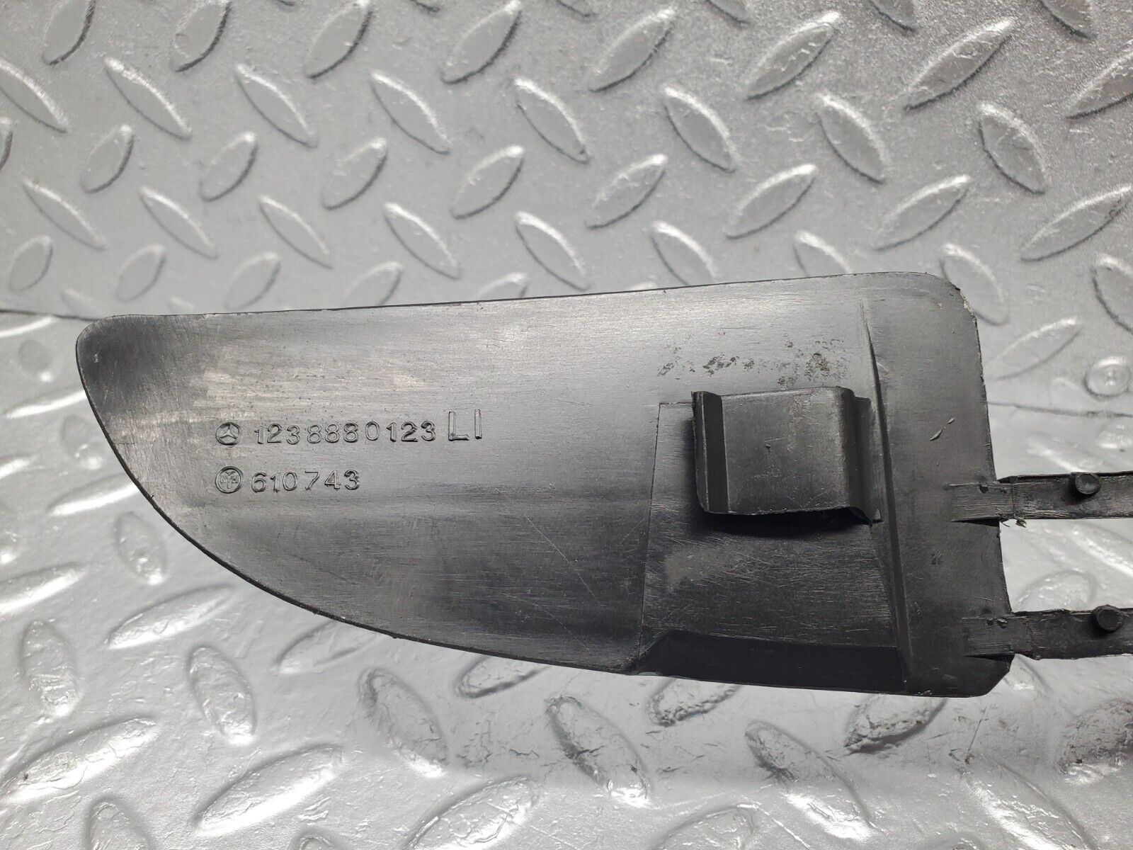 46350 Mercedes-Benz C123 280CE Coupe Front Bumper Lower Grill Left 1238880123