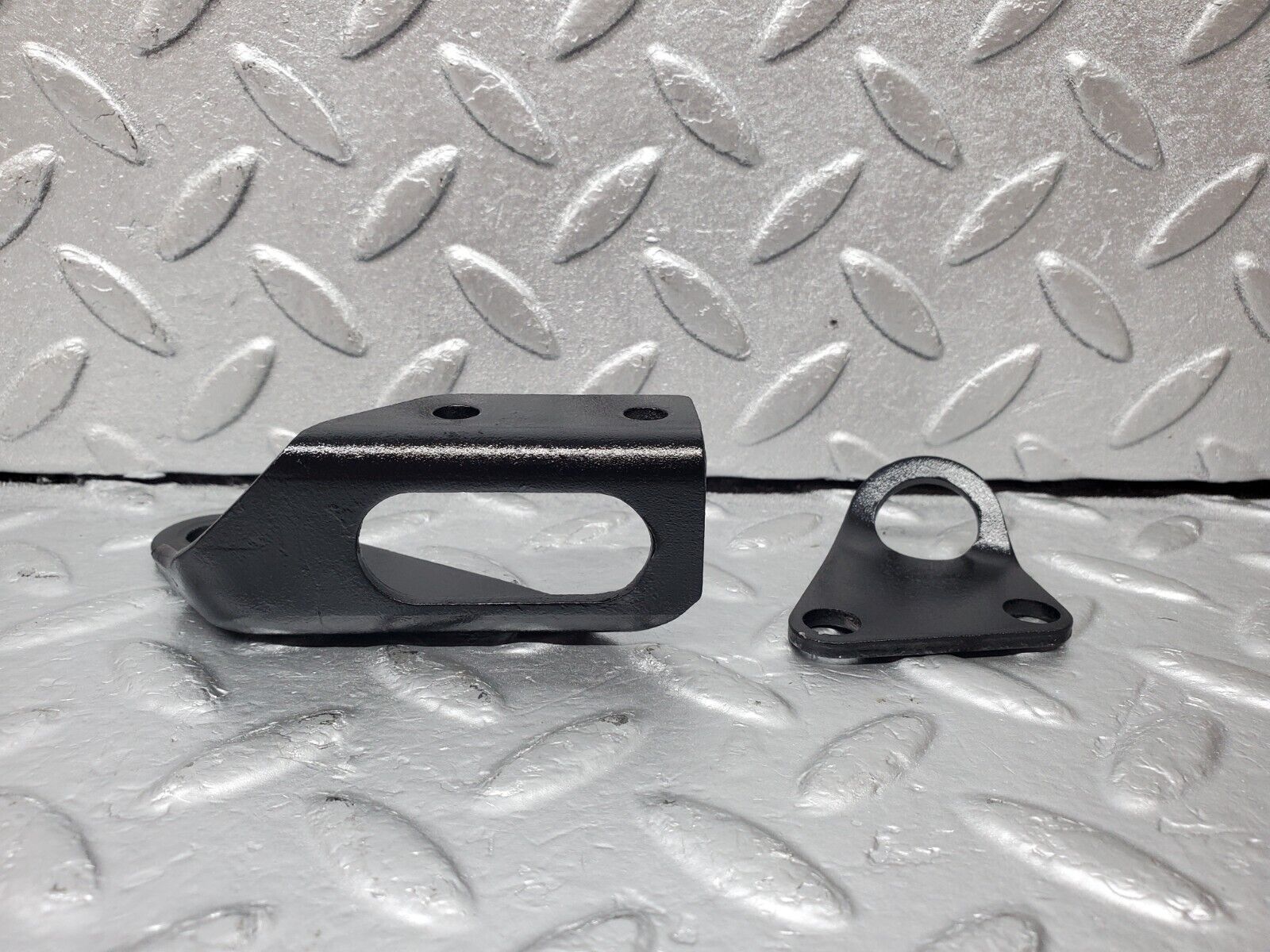 45468 Mercedes-Benz 280E M110.988 Engine Lifting Eyes Hooks