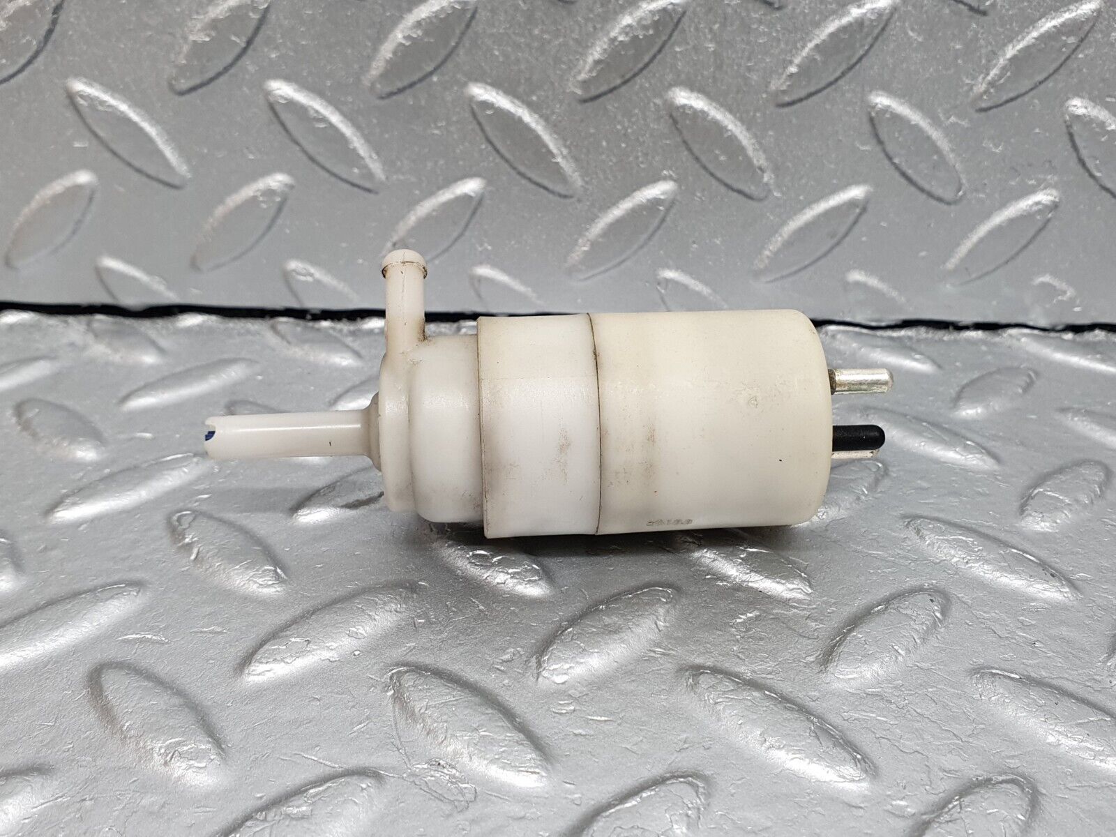 41652 Mercedes-Benz W124 200E Windscreen Washer Pump Hella 1248690221