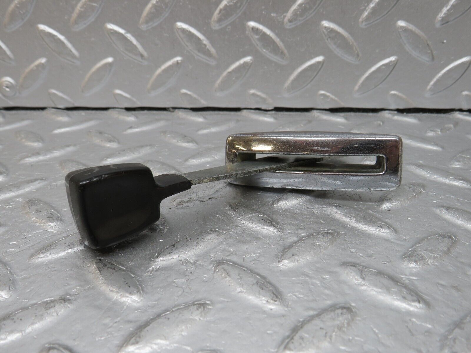 33180 Mercedes-Benz R107 Right Seat Folding Lever