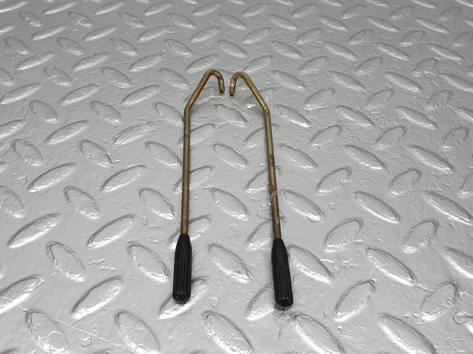 42102 Mercedes-Benz W202 C200 Front Door Lock Knob Pair