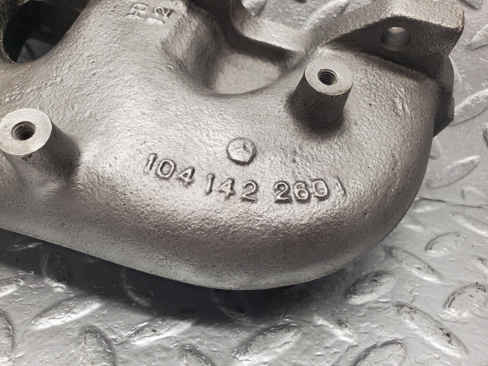 46165 Mercedes-Benz W124 280E Exhaust Manifold Cylinder 1-3 1041422601